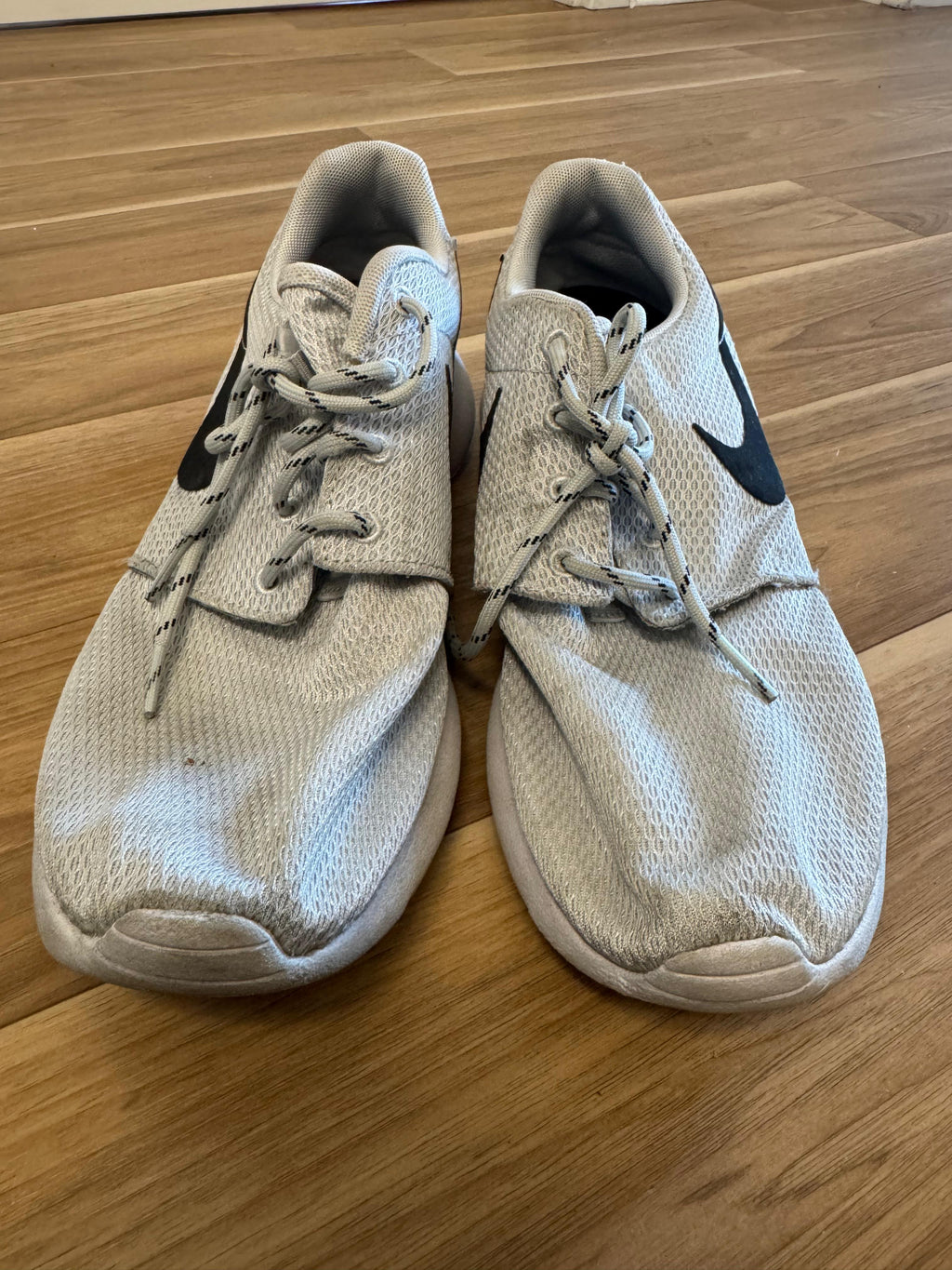 Nike Roshe One Weiß/Schwarz – EU 41 – guter Zustand – Alltagssneaker
