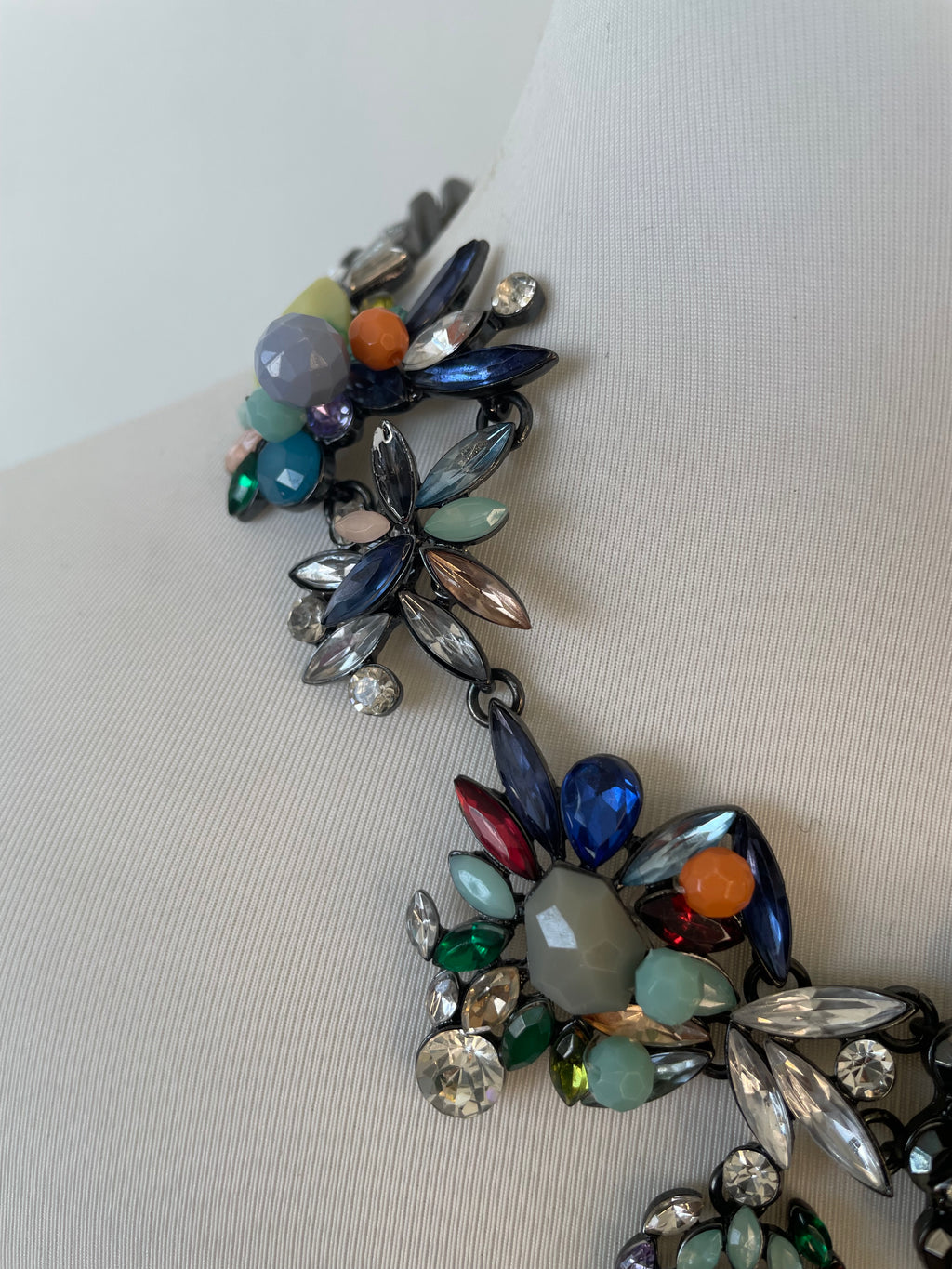Signed Hollycraft Vintage Necklace – Pastel Rhinestones, Very Good, 56cm