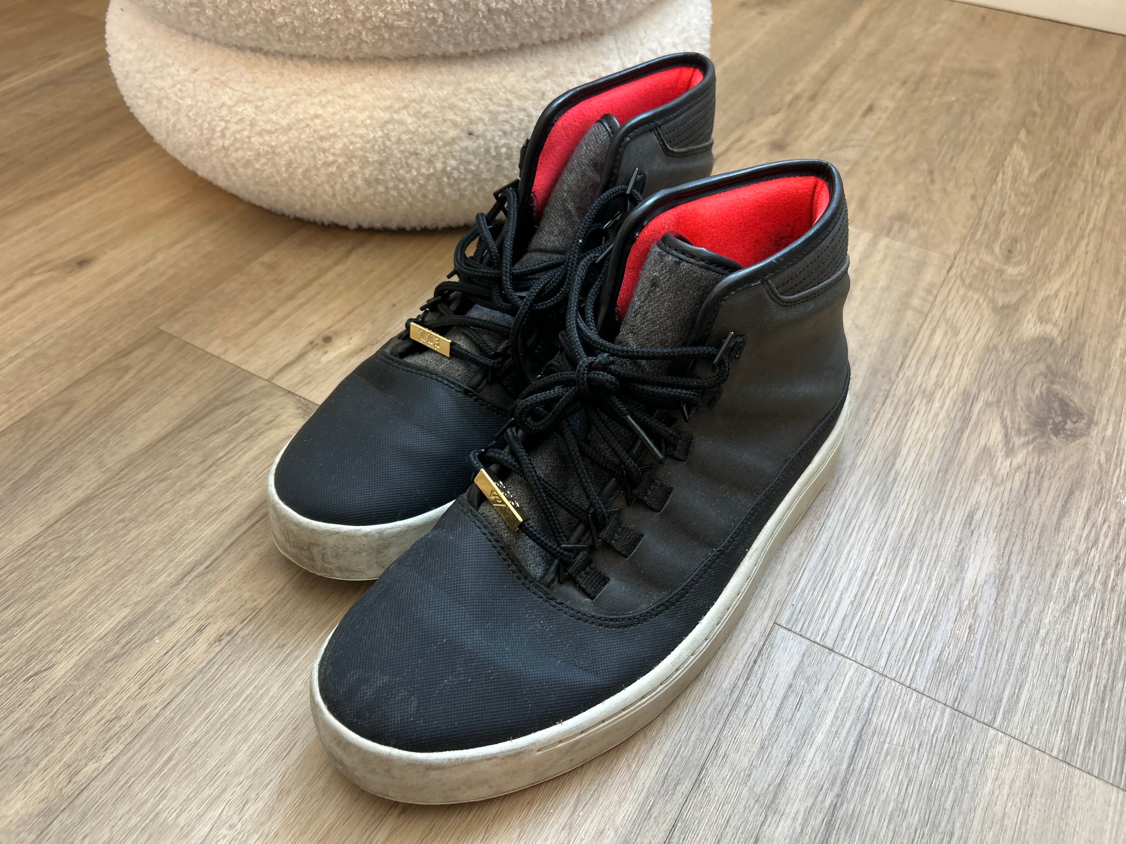 Nike Air Jordan Westbrook 0 'Holiday', Schwarz/Grau, Gr. 42, guter Zustand