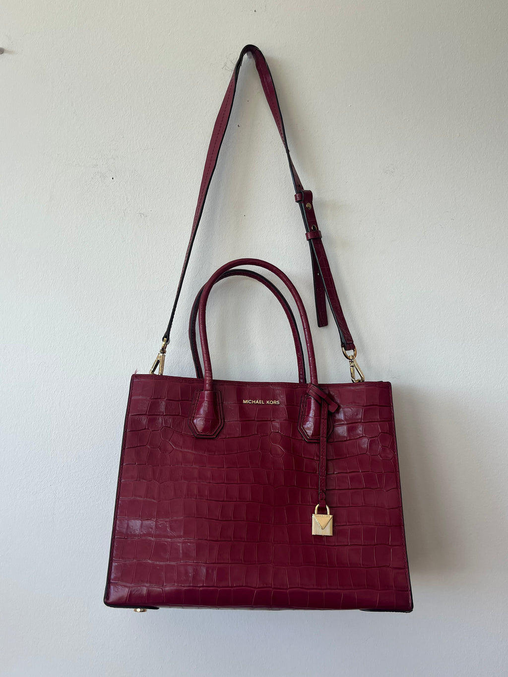 Michael Kors Mercer Croc-Embossed Tote Medium Burgundy – Good Condition