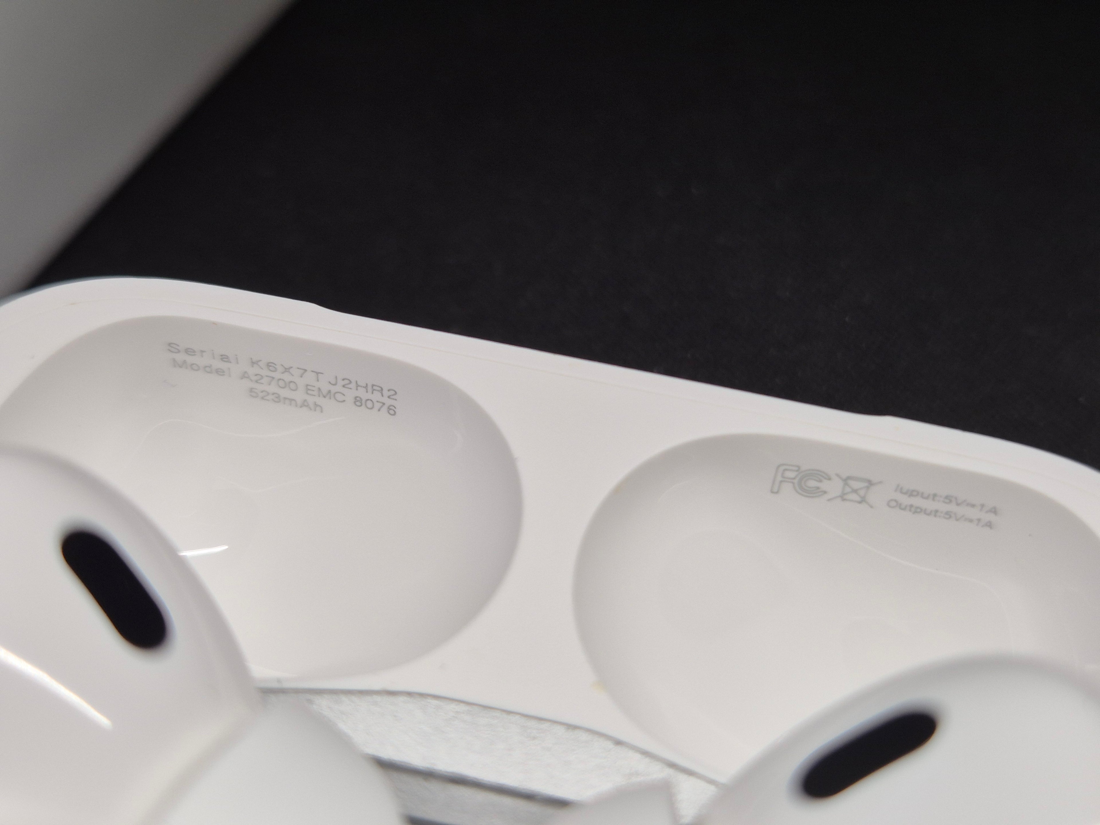 Apple AirPods Pro 2nd Gen White MagSafe Case Good Condition + Extra Ear Tips