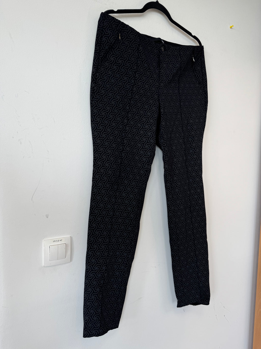 MAC Damenhose mit grafischem Muster – Grau, Größe M, Zustand gut