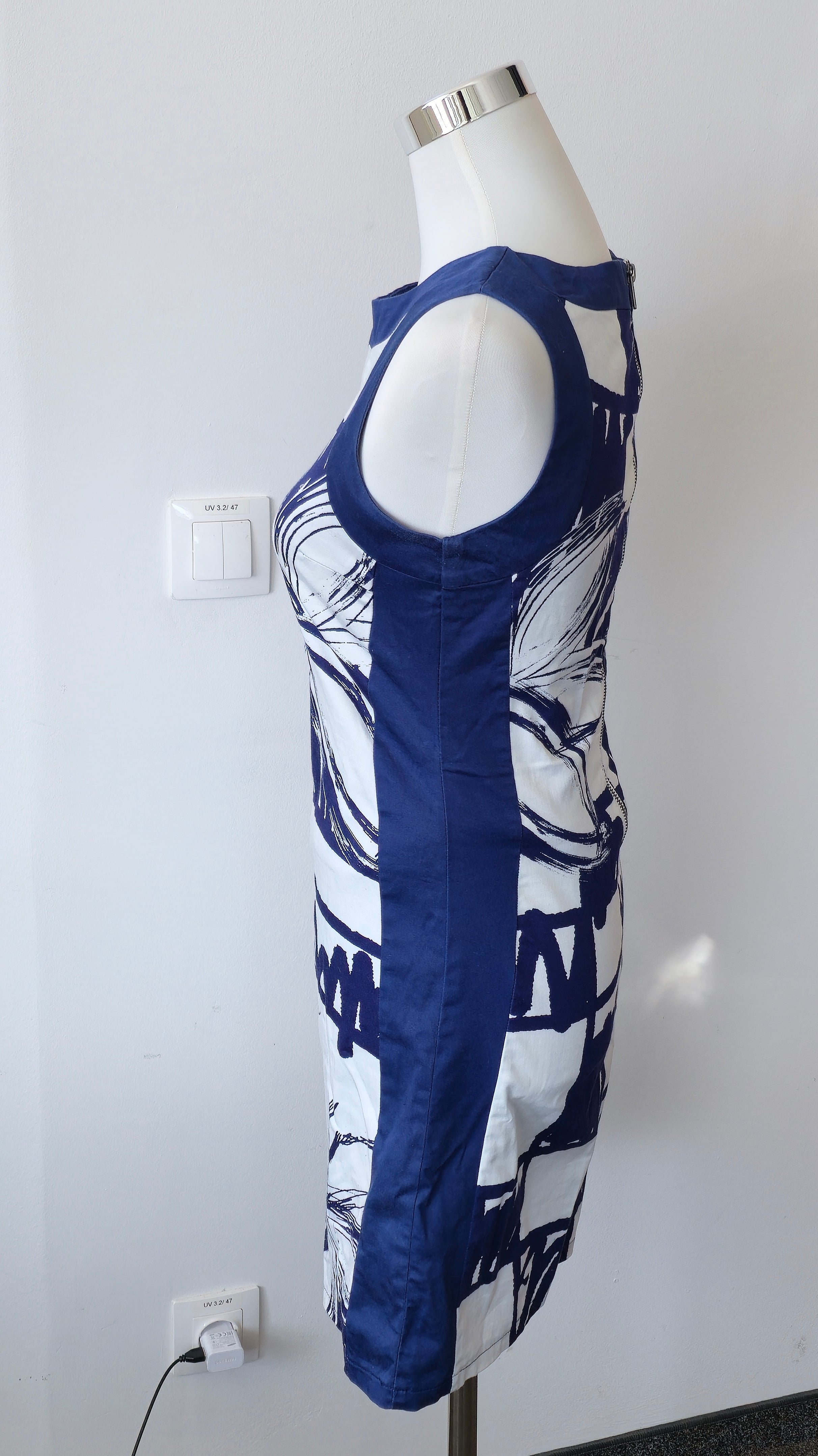 Desigual Kleid EU 36 – Blau/Weiß, Blumen, Ärmellos | Guter Zustand