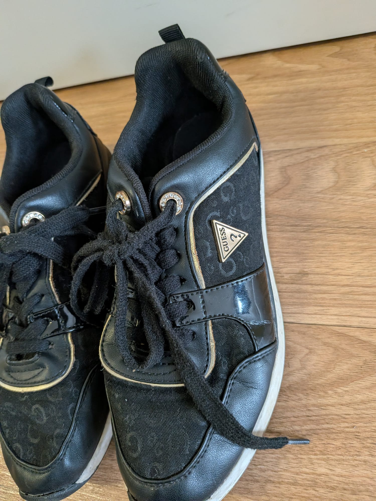 Guess “Jolies” Black & Gold Sneakers Women US 6.5 / EU 38 Good Condition