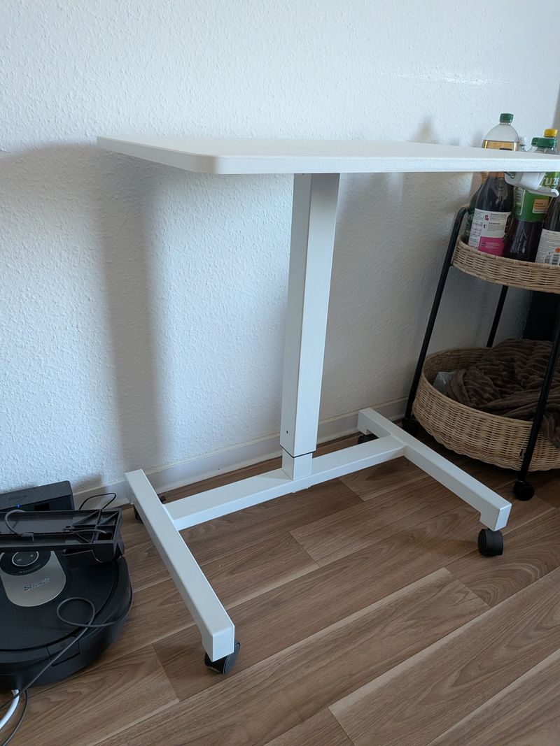 Mobiler, höhenverstellbarer Laptop-Tisch 70×48 cm Weiß, sehr guter Zustand