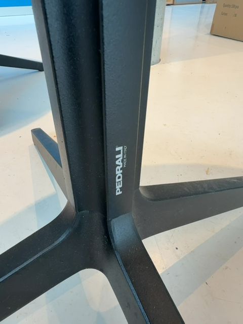 Pedrali Arki-Table – Marmor, Ø 75 cm, schwarzes Gestell