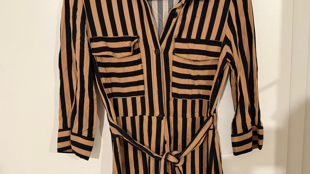 Bershka Gestreiftes Kleid, S, Schwarz/Beige, Stoffgürtel, Sehr guter Zustand