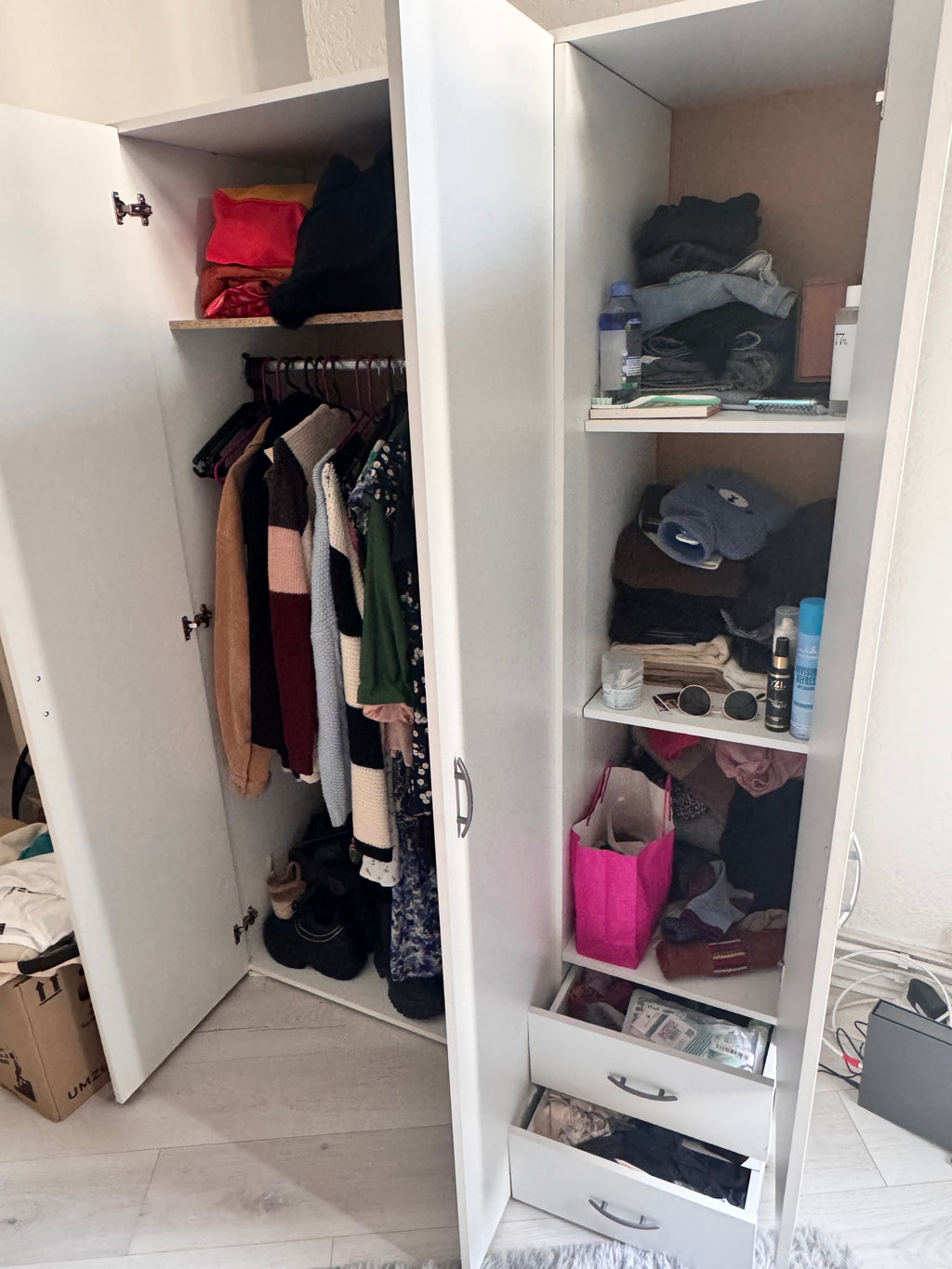 IKEA VALLSTENA Kleiderschrank Weiß 3-türig 2 Schubladen Holz Sehr gut