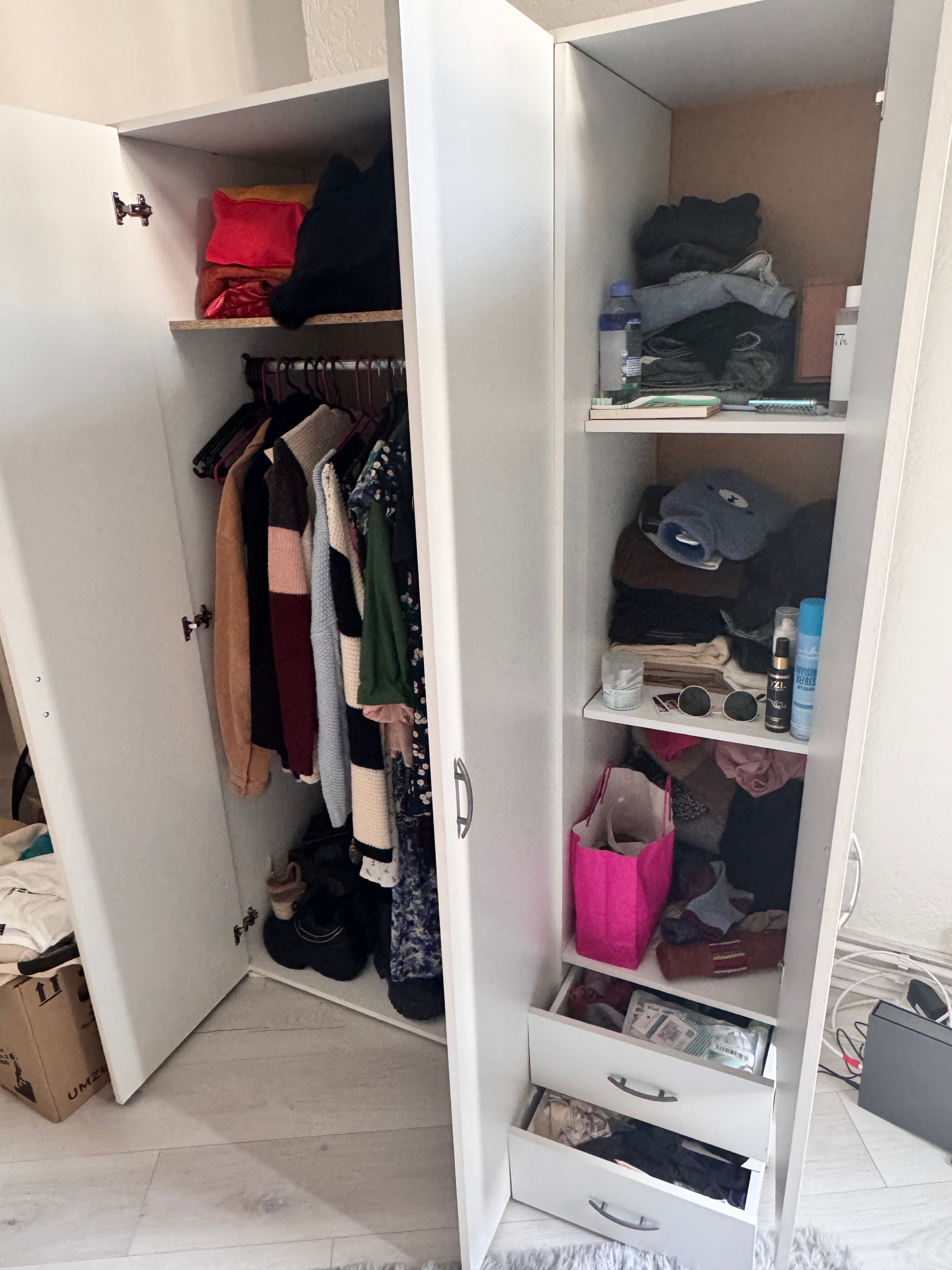 IKEA VALLSTENA Kleiderschrank Weiß 3-türig 2 Schubladen Holz Sehr gut