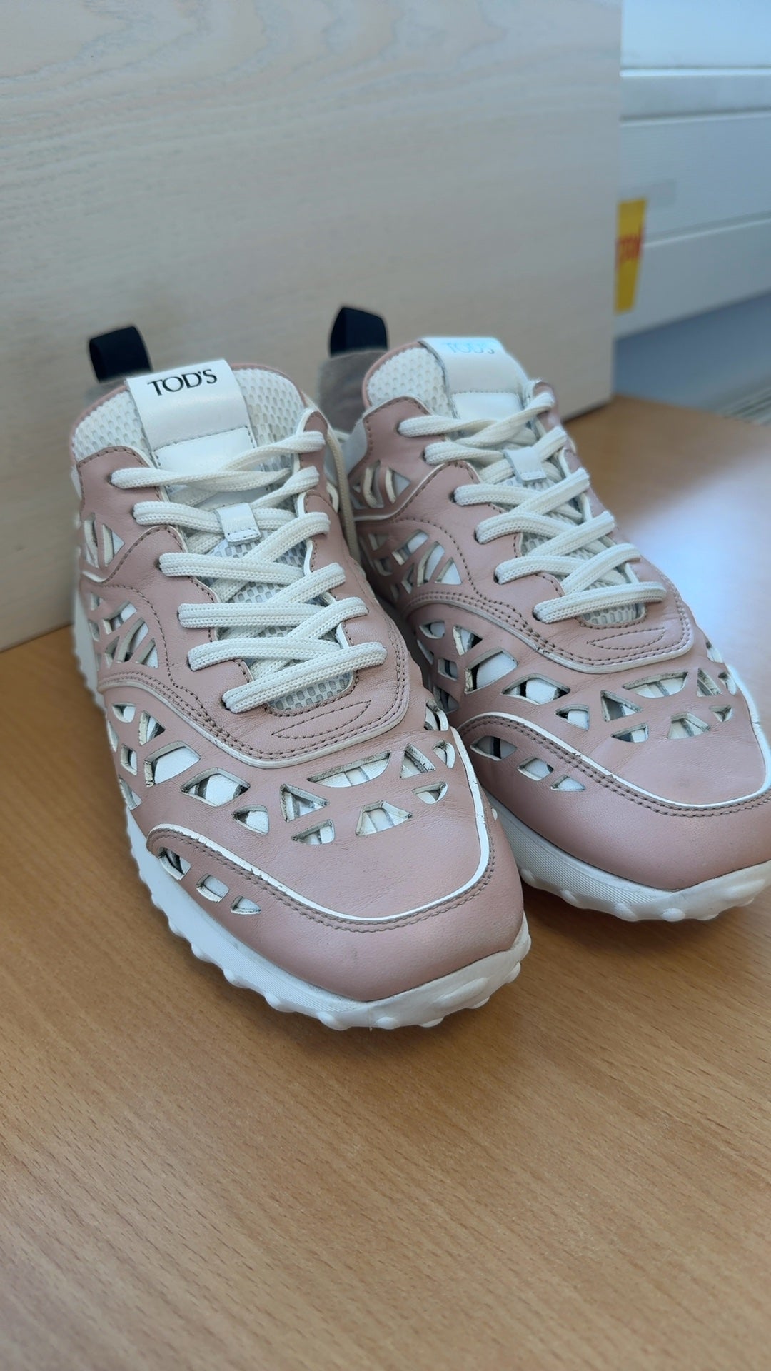 Tod’s Cut-Out Leder Sneakers Blush Pink EU 37.5 Sehr Gut