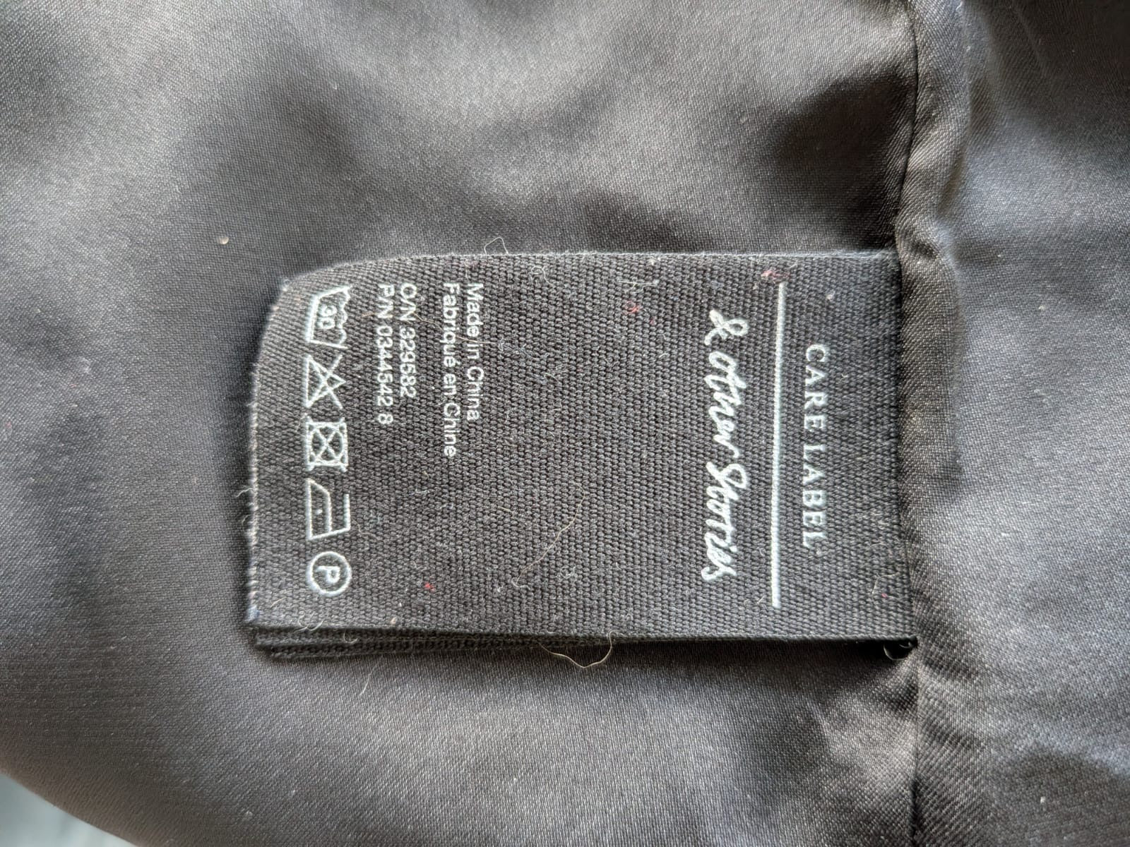 & Other Stories Paris Atelier Samtkleid Wickelkleid, EU 34, Schwarz, Sehr gut