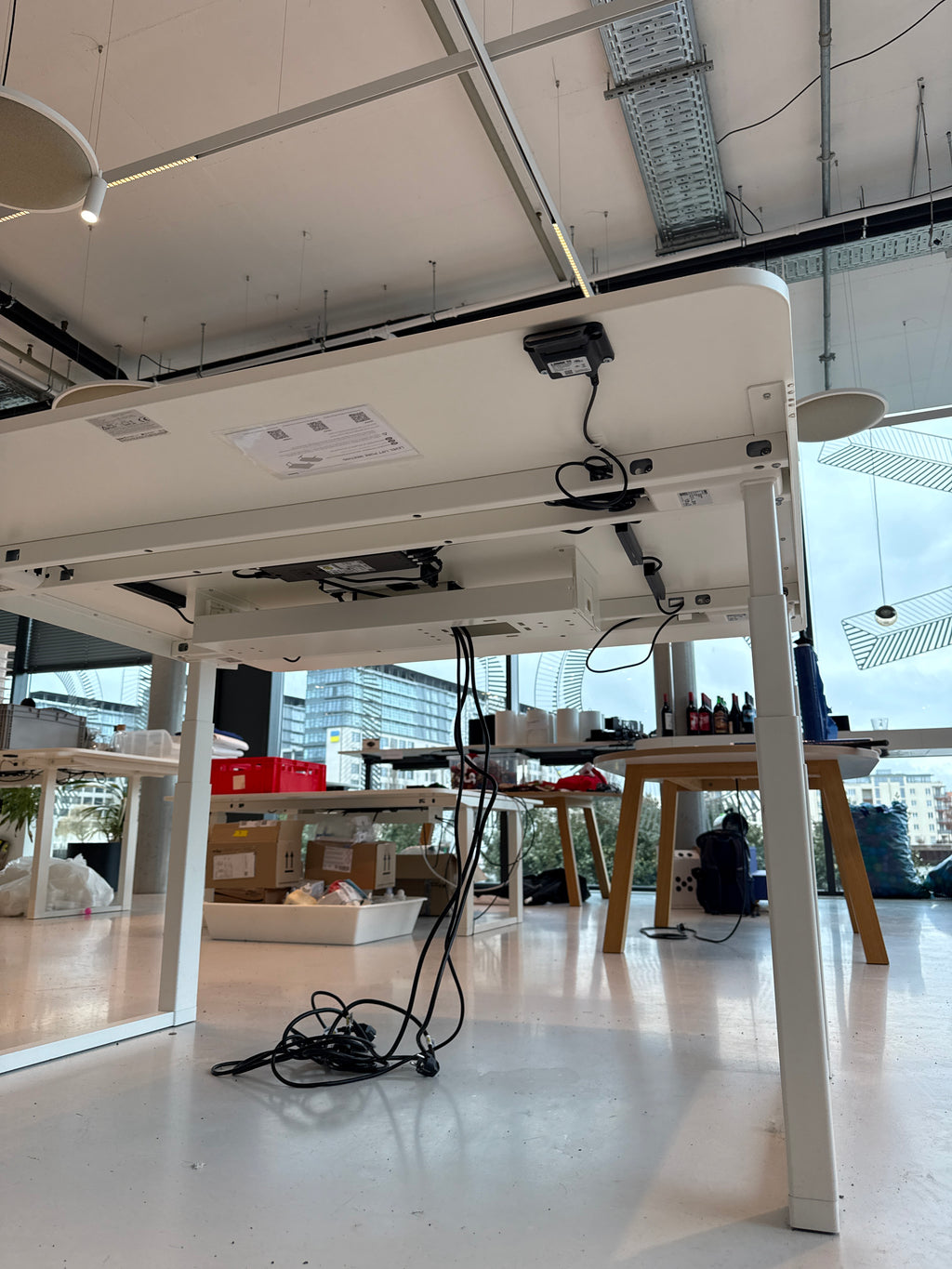 Bene LEVEL LIFT PURE Meeting Tisch 140x140 cm | elektrisch höhenverstellbar | Weiß
