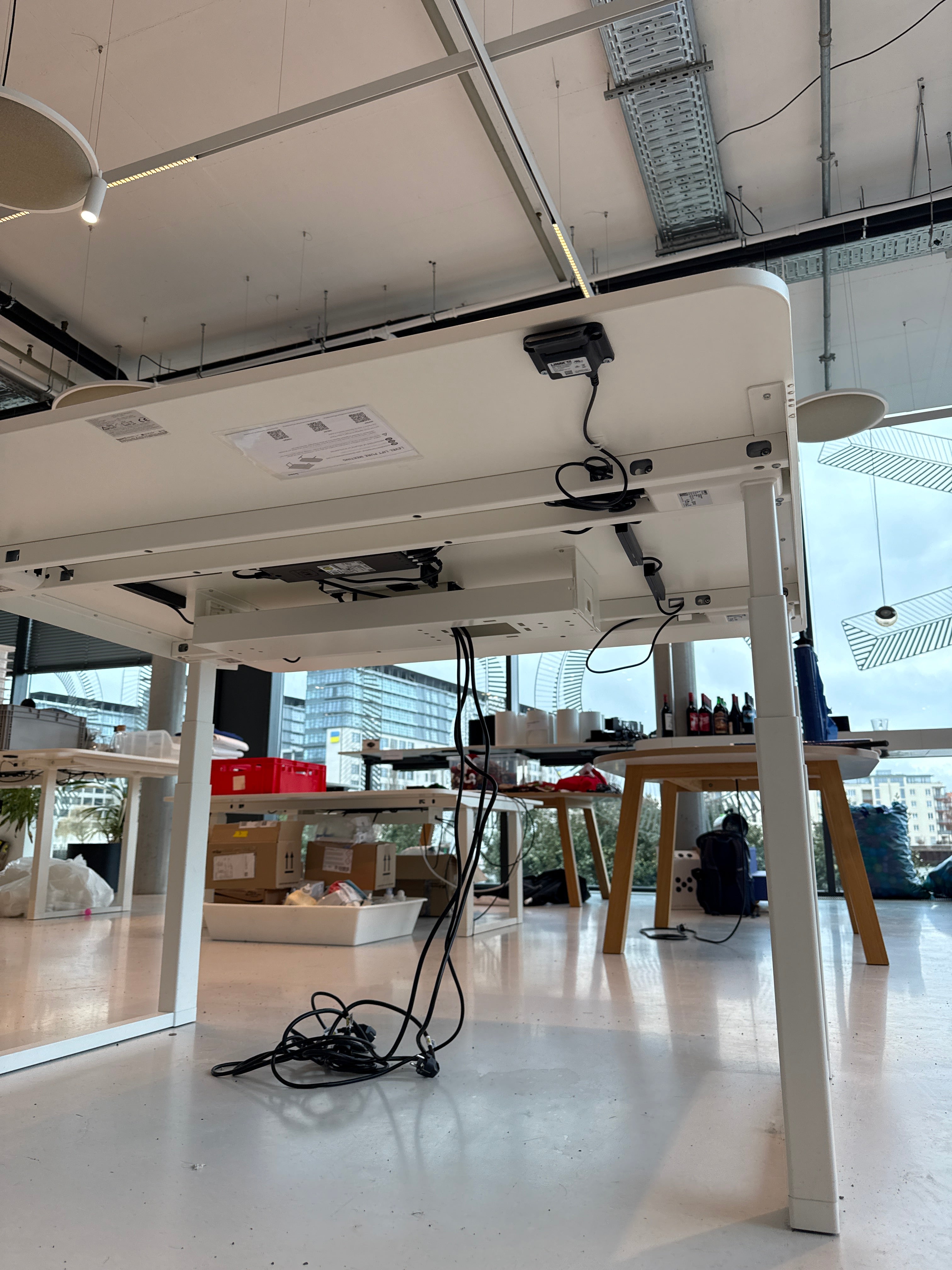 Bene LEVEL LIFT PURE Meeting Tisch 140x140 cm | elektrisch höhenverstellbar | Weiß