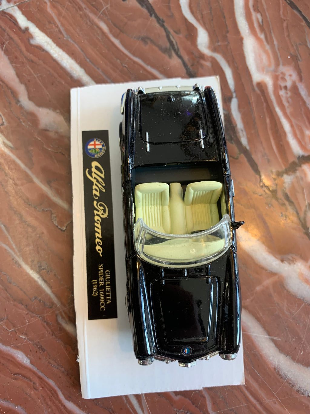 Alfa Romeo Giulietta Spider 1600cc Modellauto 1:43 schwarz, sehr guter Zustand
