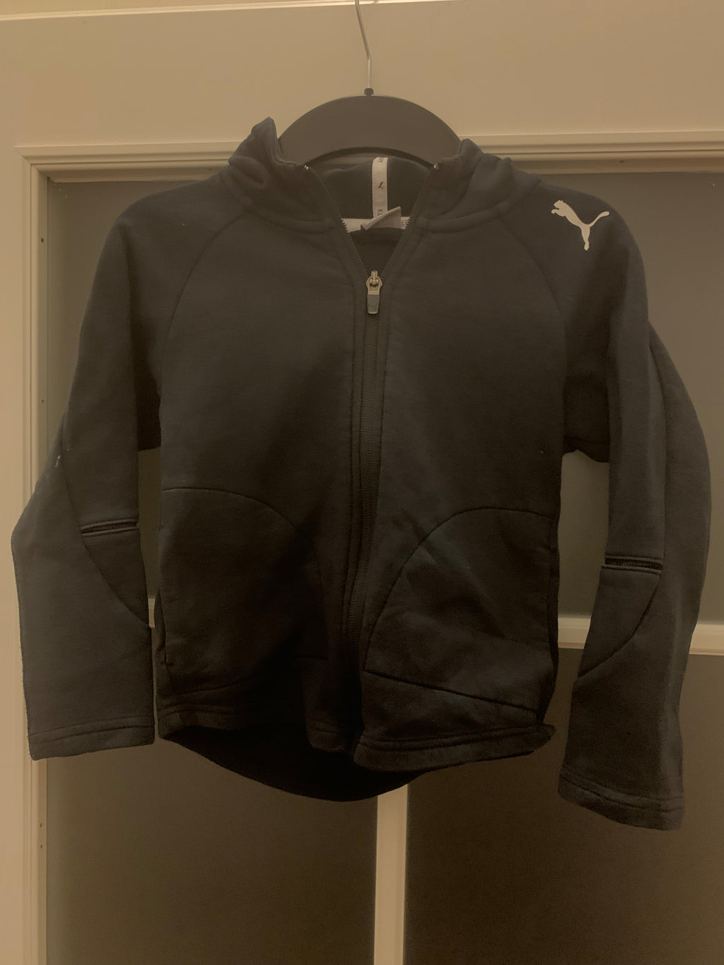 Puma Kinder Track Jacket XS (116) – Schwarz, guter Zustand