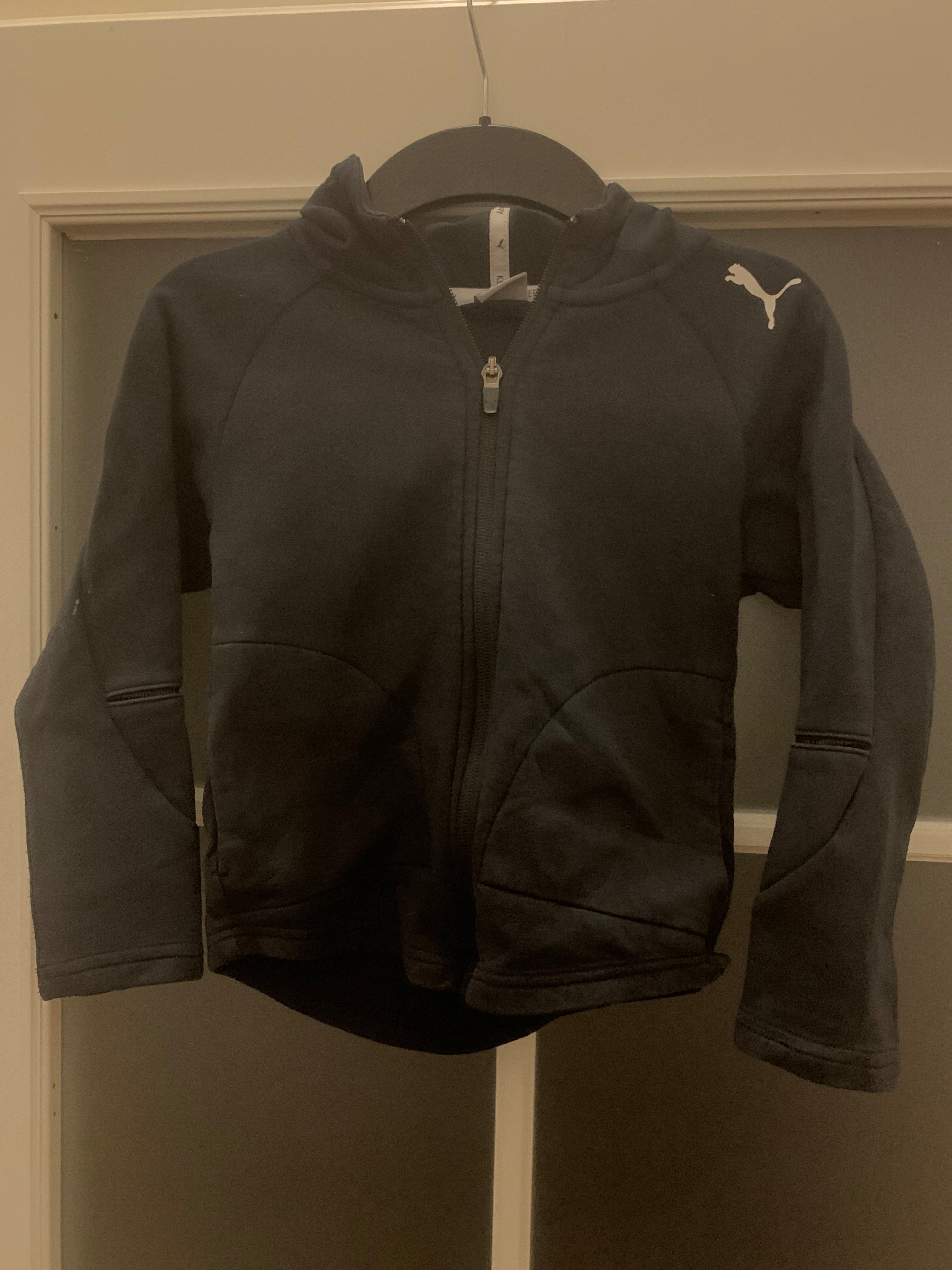 Puma Kinder Track Jacket XS (116) – Schwarz, guter Zustand