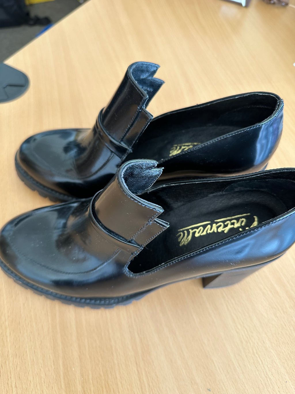 L’intervalle Loafer mit Absatz, Leder, Schwarz, Gr. 39, sehr guter Zustand