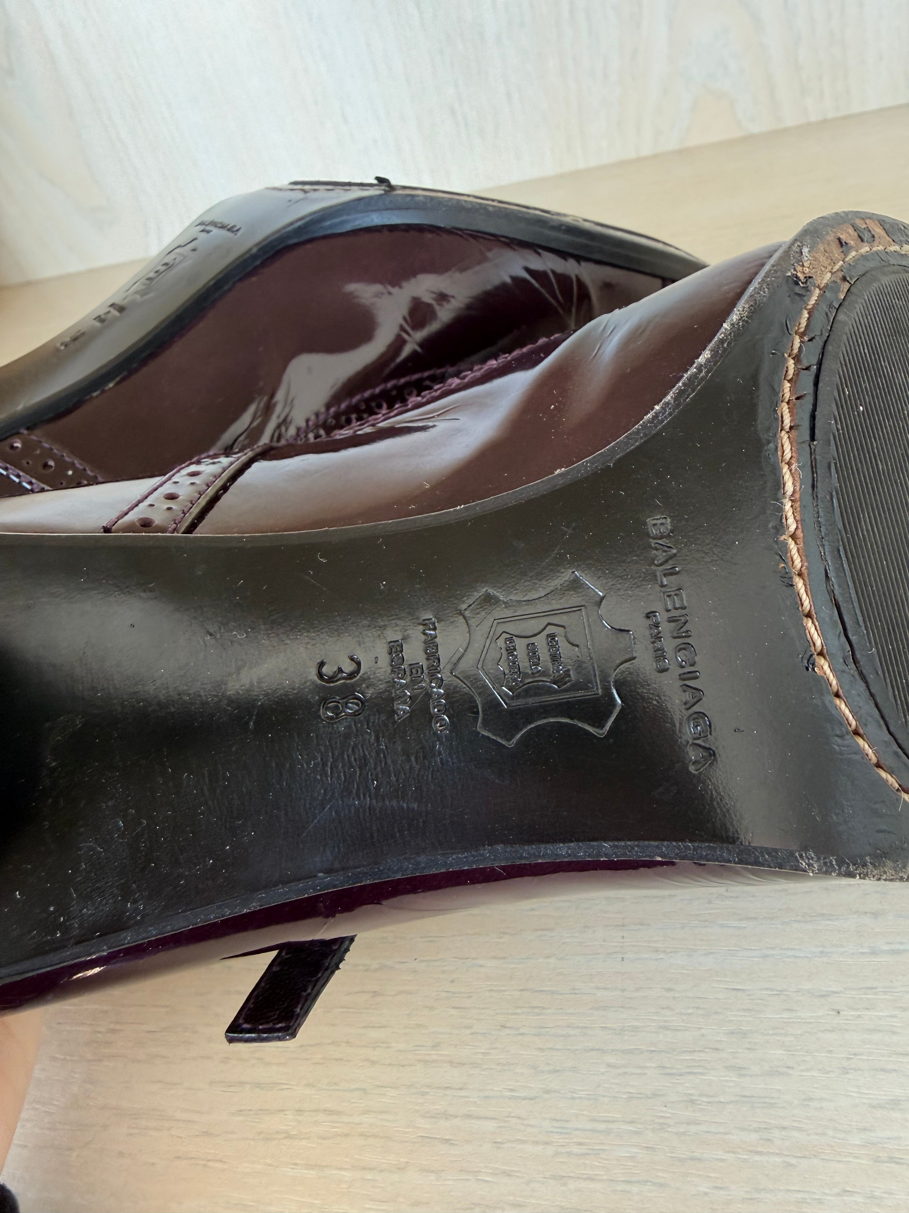Balenciaga Paris Mary-Jane Pumps – Lackleder, Bordeaux, Gr. 38, Guter Zustand