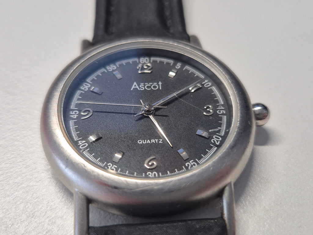 Ascot Design Quarzuhr „Suite 0309“ – Lederarmband, guter Zustand