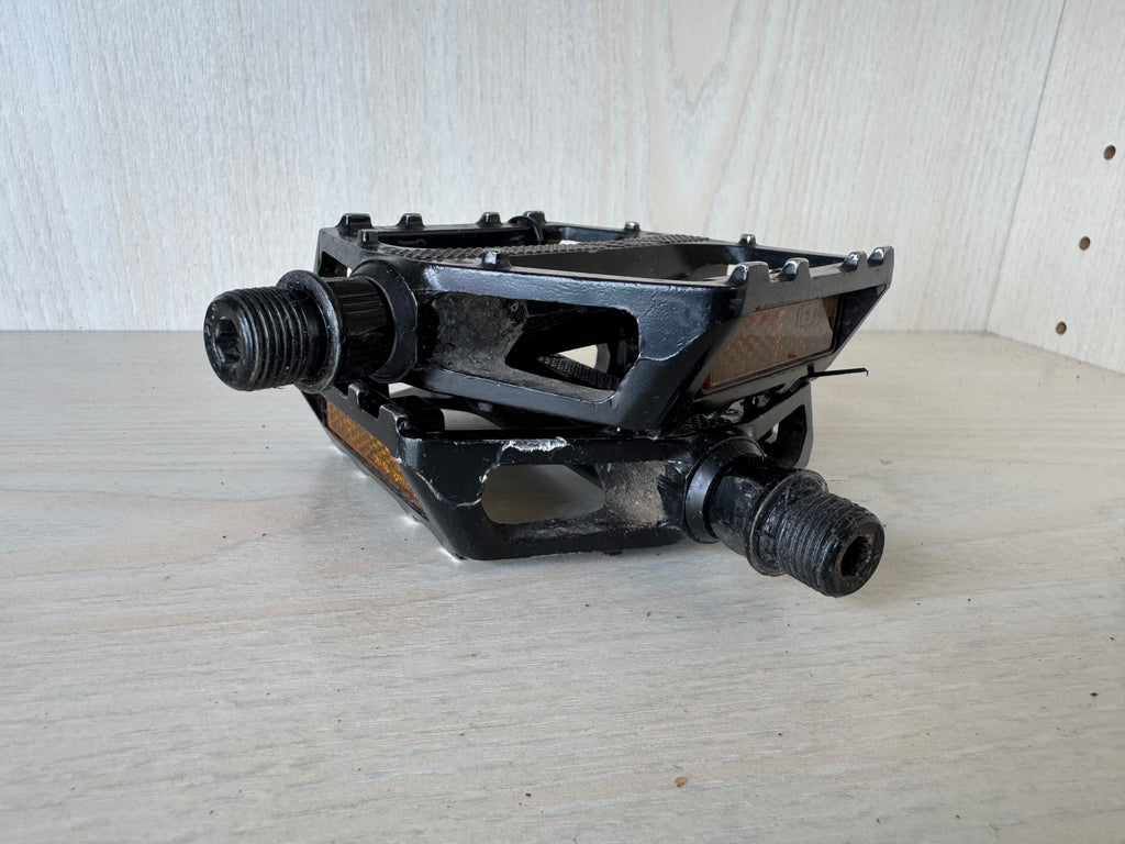 Wellgo B087 Platform Pedals, Black, 9/16, Normal Use