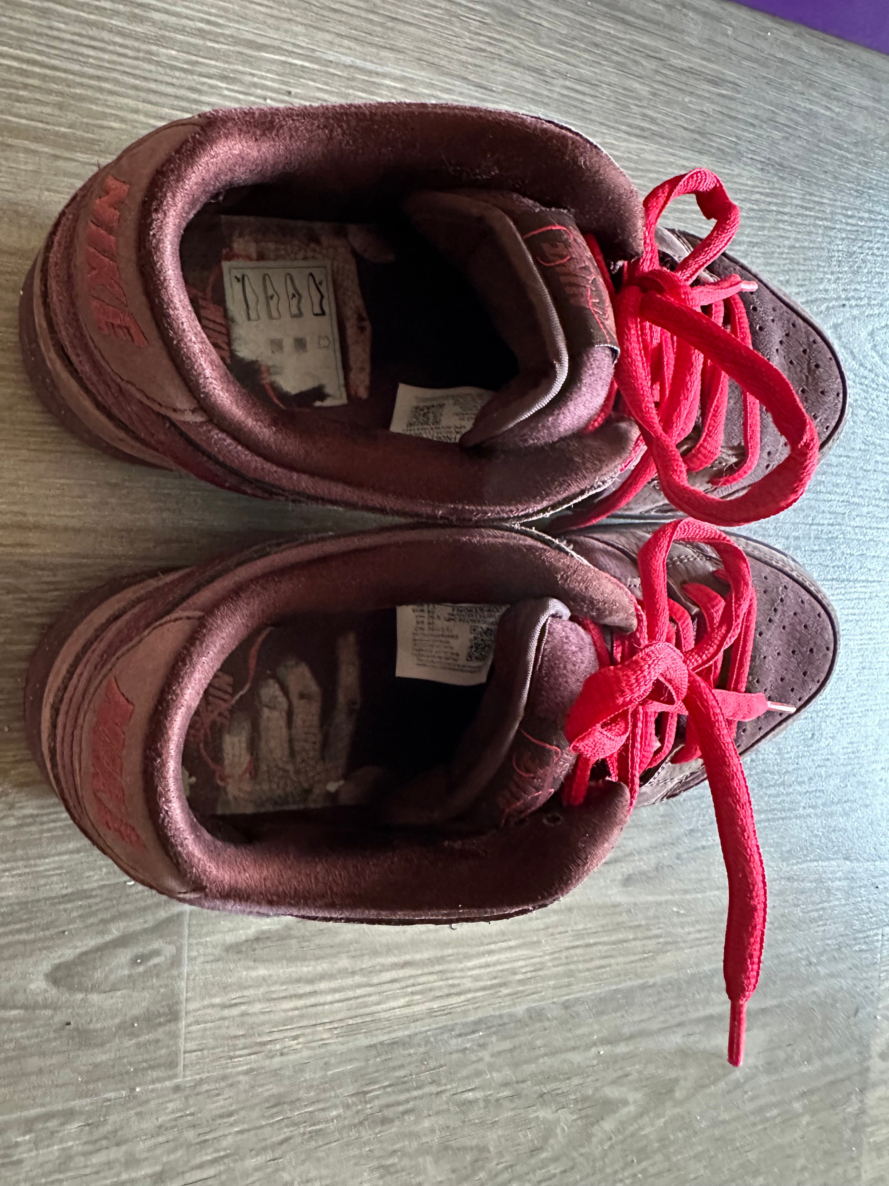Nike SB Dunk Low City of Love Burgundy Crush EU 42 Sehr Gut