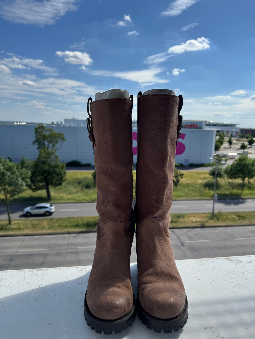 Dolce & Gabbana Knee-High Leather Boots Brown EU 38.5 Good Condition