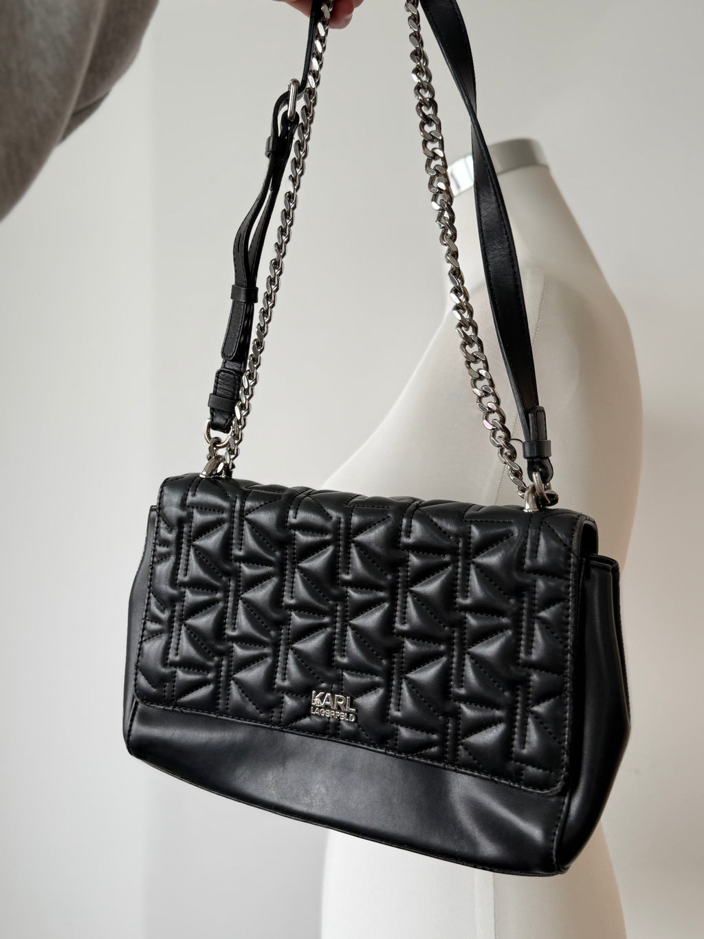 Karl Lagerfeld K/Kuilted Leder Tasche Schwarz, Kette & Schulterriemen, Gut