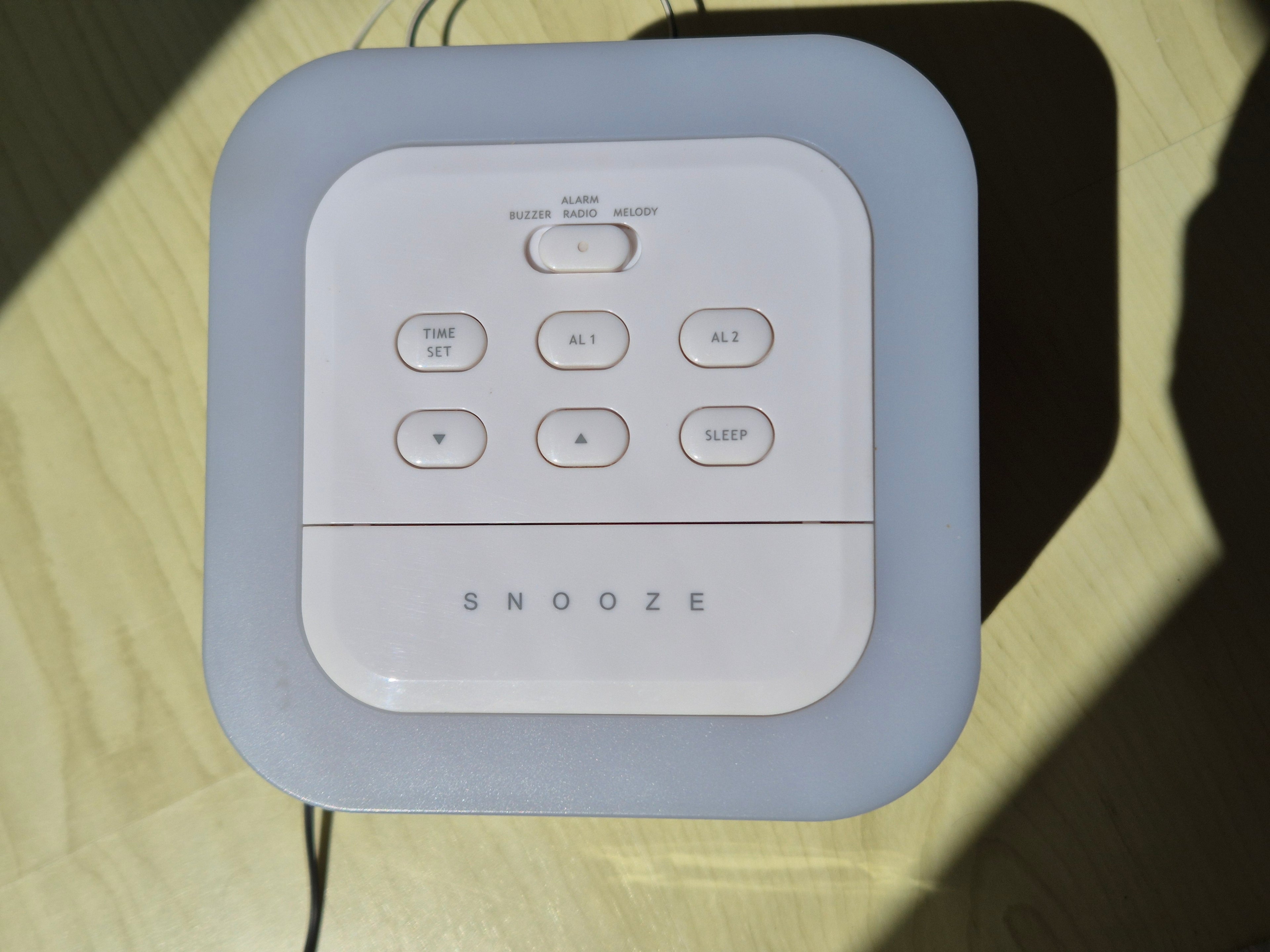 Lenco CRW-2 Sunrise Radiowecker Weiß/Cream Kompakt mit Adapter, guter Zustand