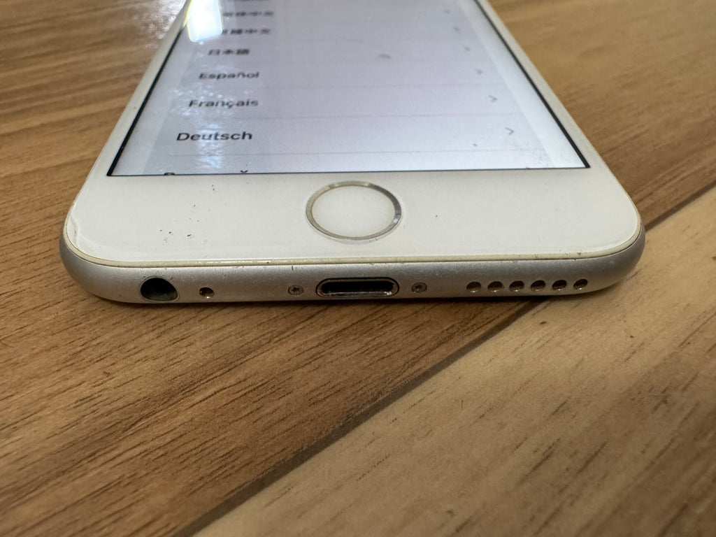 Apple iPhone 6s – 64GB, Silber, Modell A1688, Zustand: Stark gebraucht