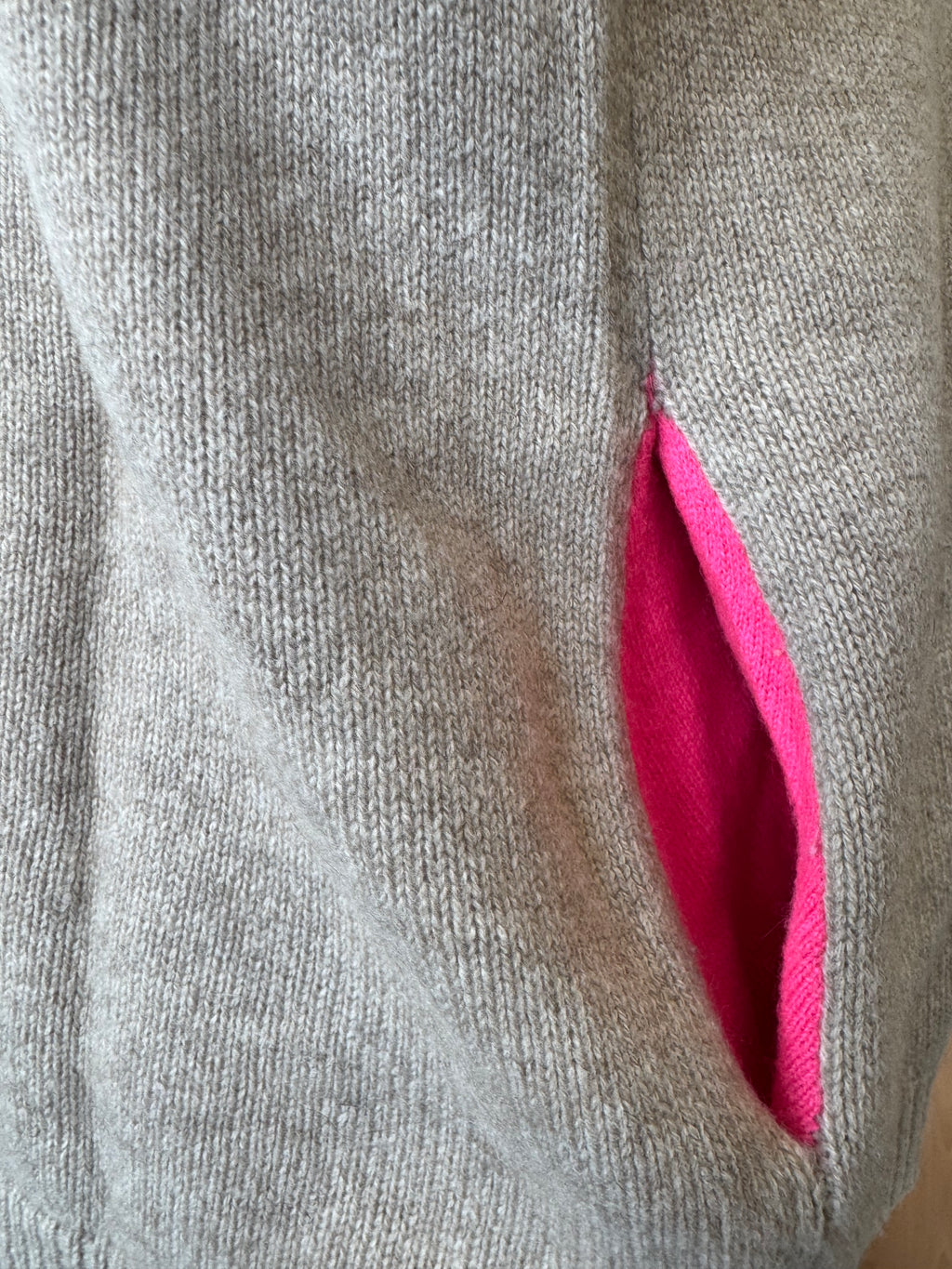 Jumper 1234 Kaschmirpullover M – Beige mit Neonpink-Akzenten, guter Zustand