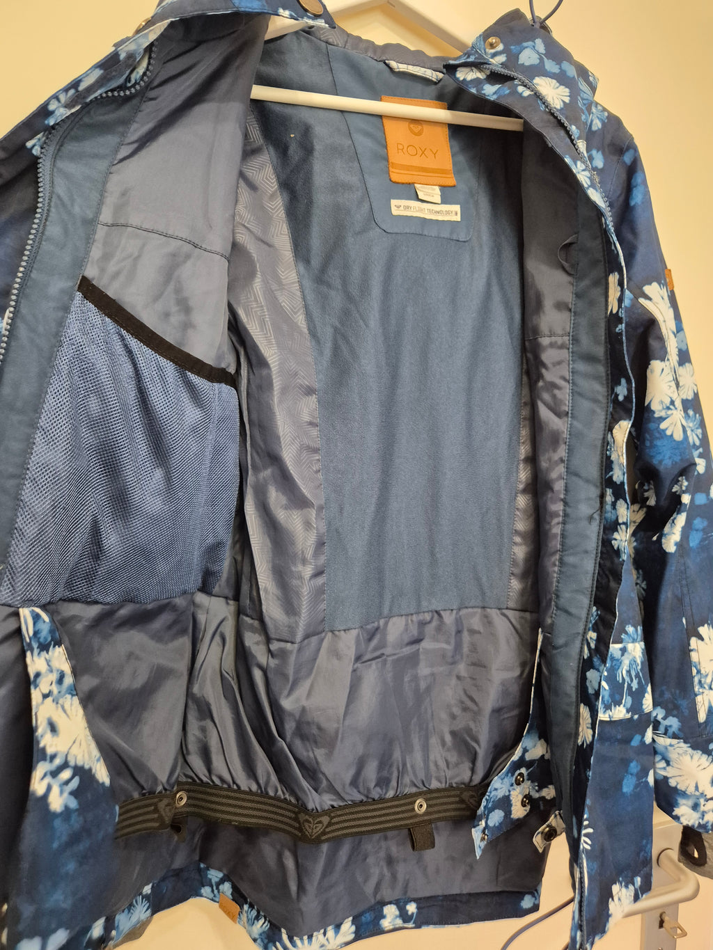 Roxy Damen Snowboardjacke DryFlight 10K, Blau Floral, Gr. S, Sehr Gut