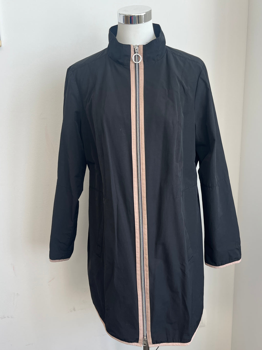 s.Oliver BLACK LABEL lightweight coat, size 46 EU, black with beige accents, VG