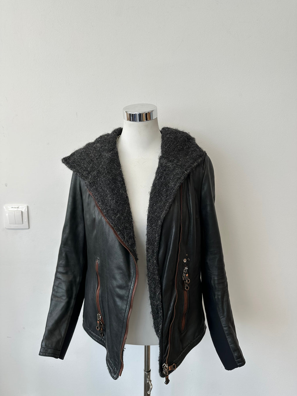 Dèlan 1974 Damen Bikerjacke Schwarz Leder IT 44 / DE 38 Sehr Gut