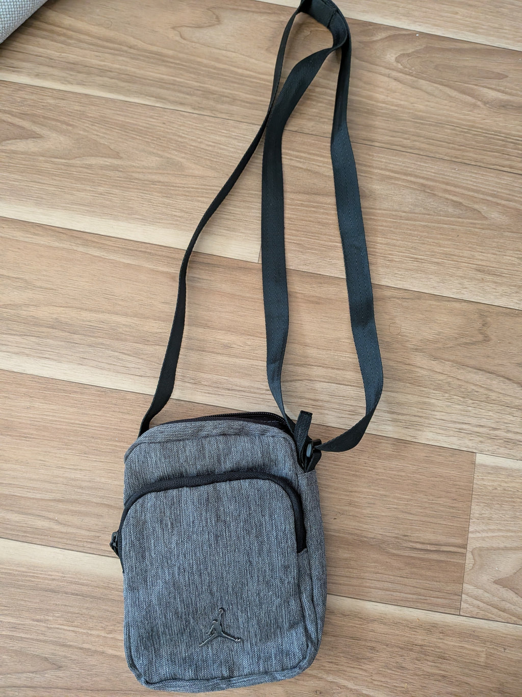 Nike Jordan Jumpman Crossbody Bag Klein – Heather Grey – Sehr Gut