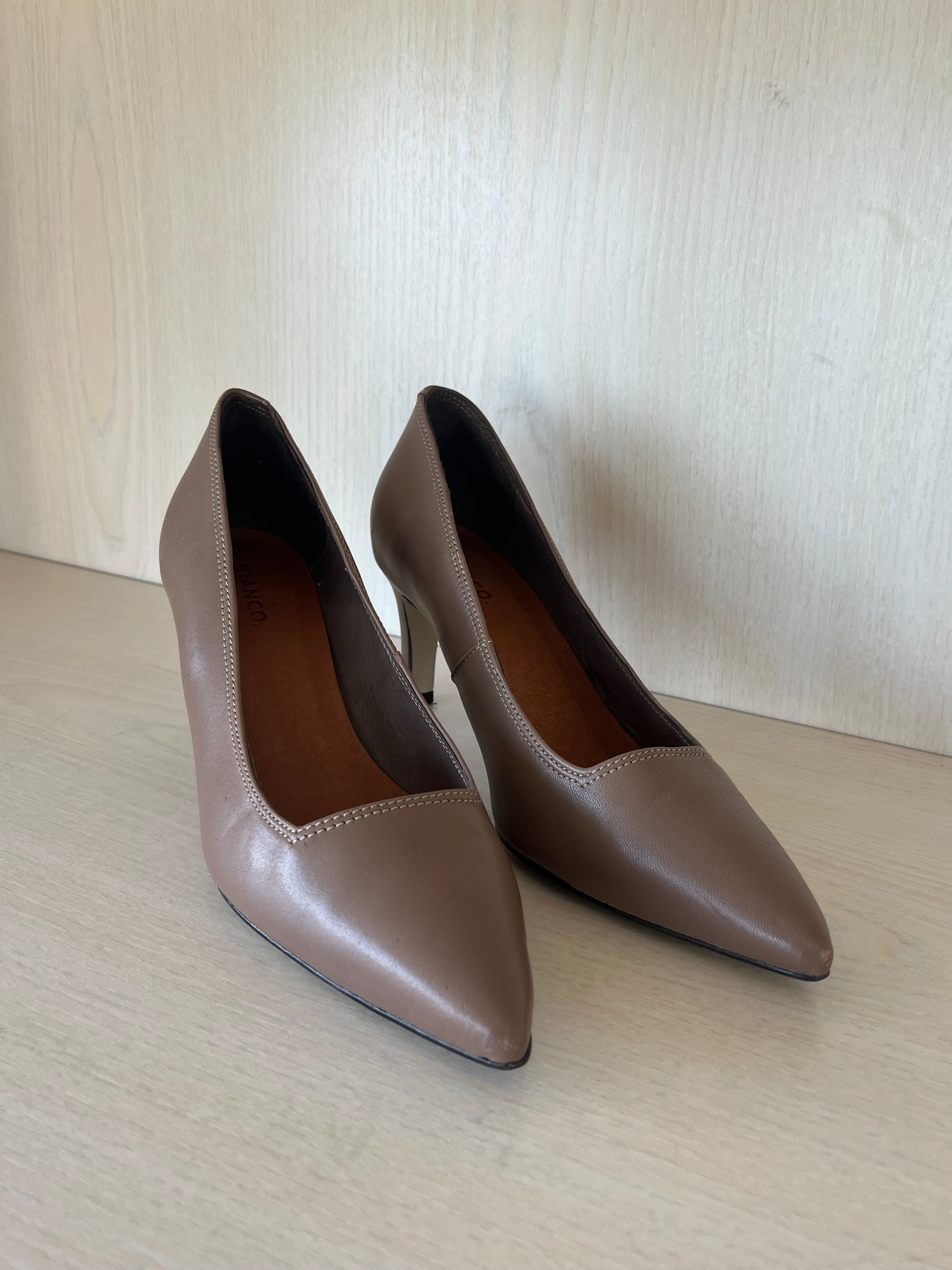 Bianco leather pumps taupe EU 38 – pointed toe, kitten heel, very good condition