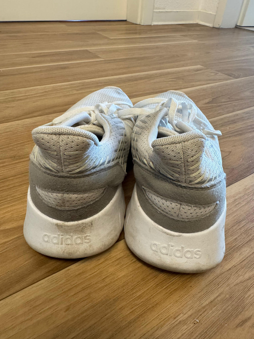 Adidas Lite Racer – US 8 / EU 40 – Beige – Guter Zustand