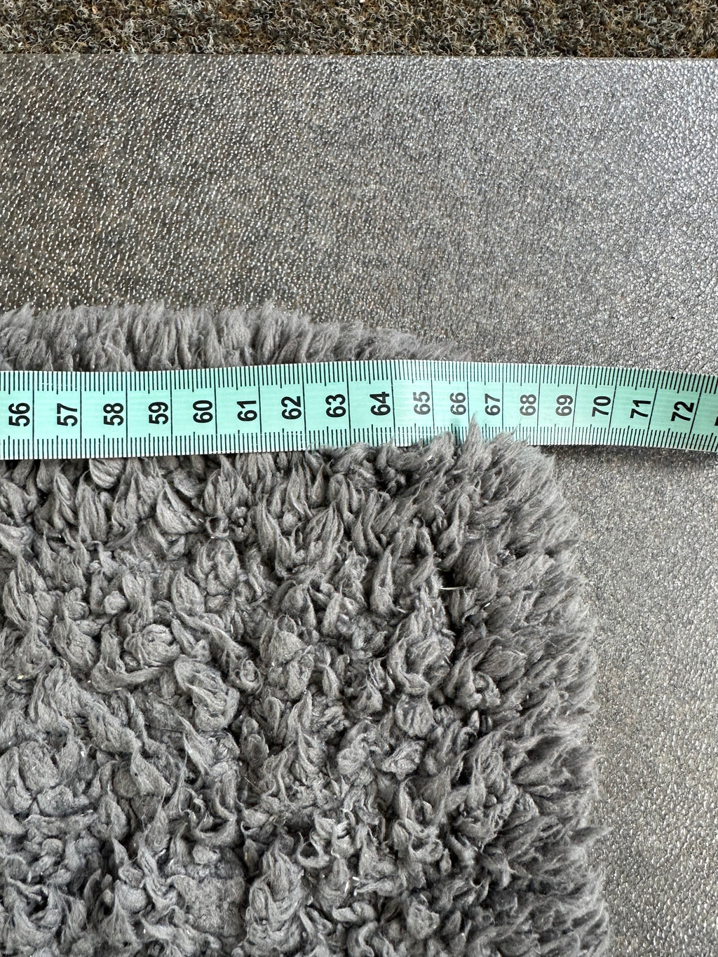 Soft plush grey bath rug 60×90 cm Member's Mark – good condition