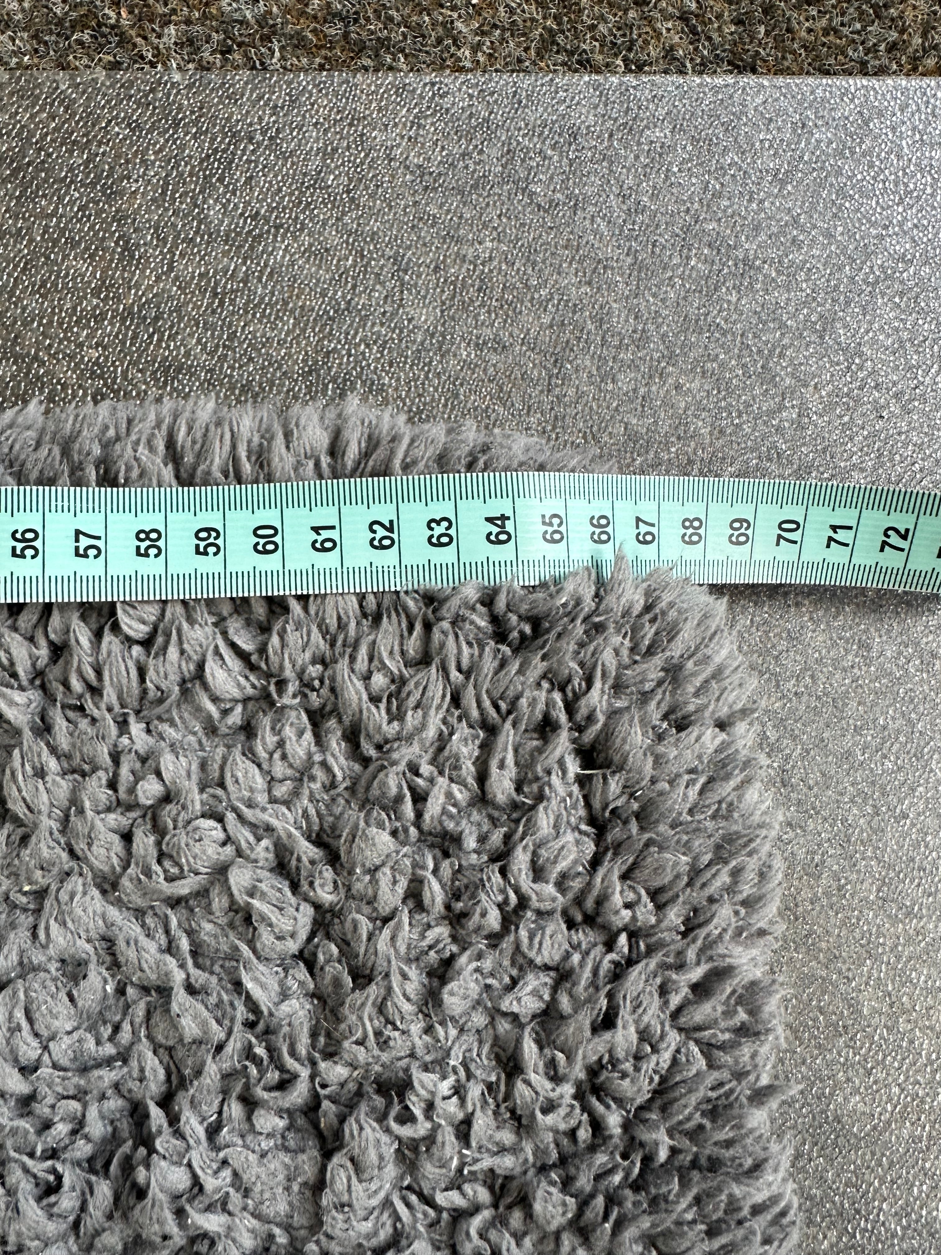 Soft plush grey bath rug 60×90 cm Member's Mark – good condition