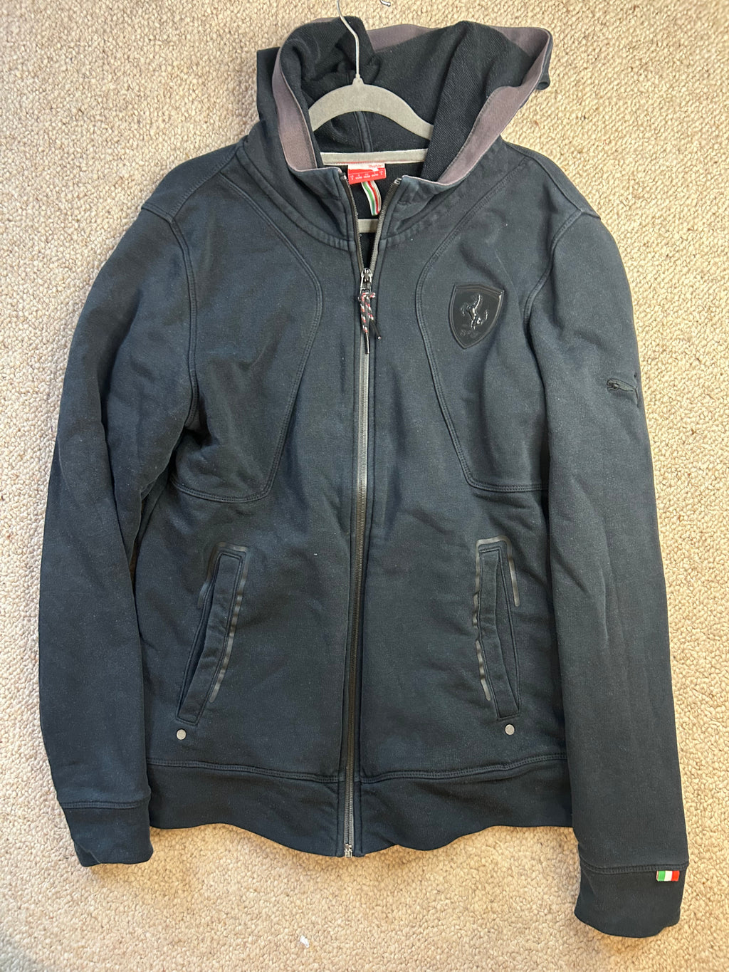 Puma Ferrari Shield Zip-Hoodie S – Schwarz – Guter Zustand