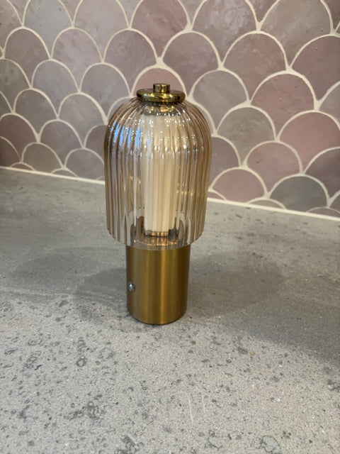 Neristan Kabellose LED Tischlampe | Messing & Glas | 28 cm | Art Deco | Top