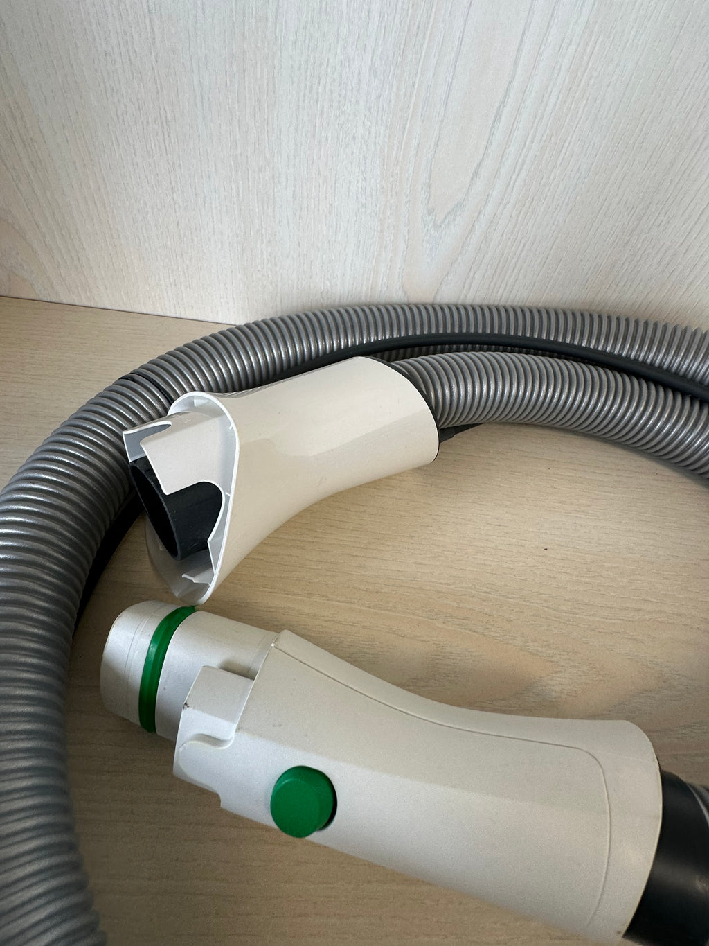 Vorwerk ESS150 Saugschlauch für VK150, 1,5m, Weiß/Grau, guter Zustand