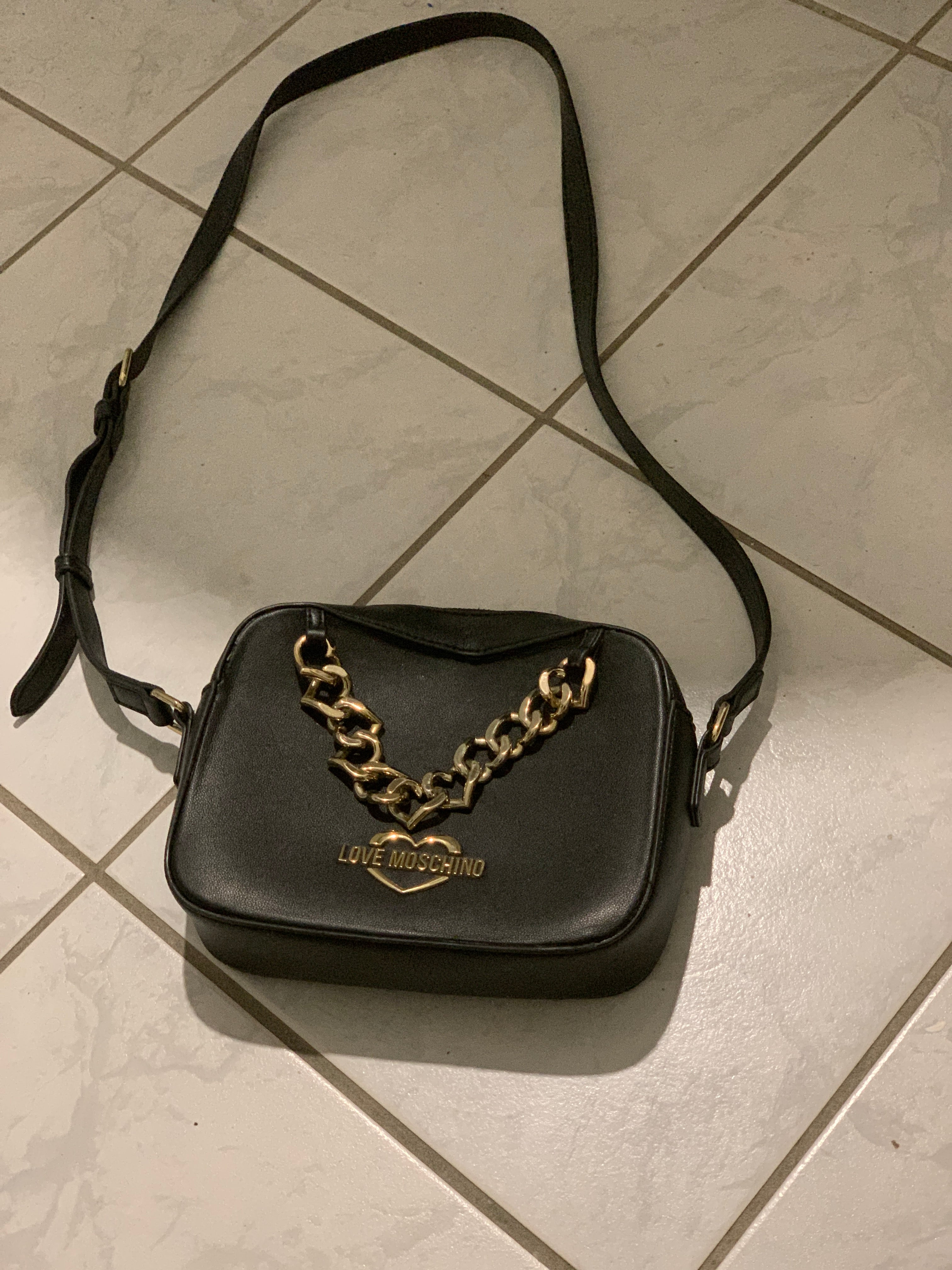 Love Moschino Umhängetasche – Synthetikleder, Schwarz, Goldkette, Medium, gebraucht