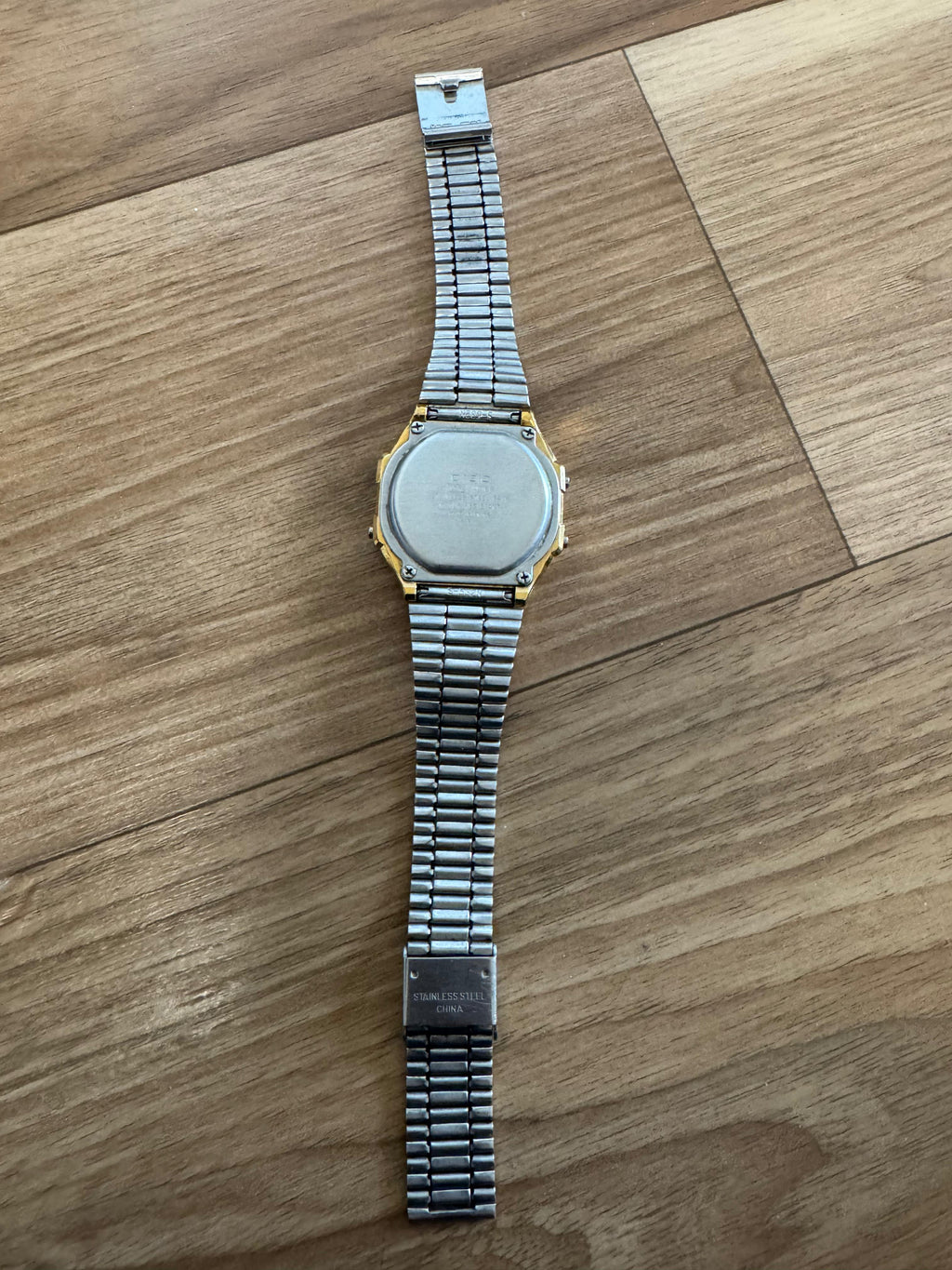 Casio A168WG-9VT Gold Digitaluhr 33,5x35,5mm defekt Display beschädigt