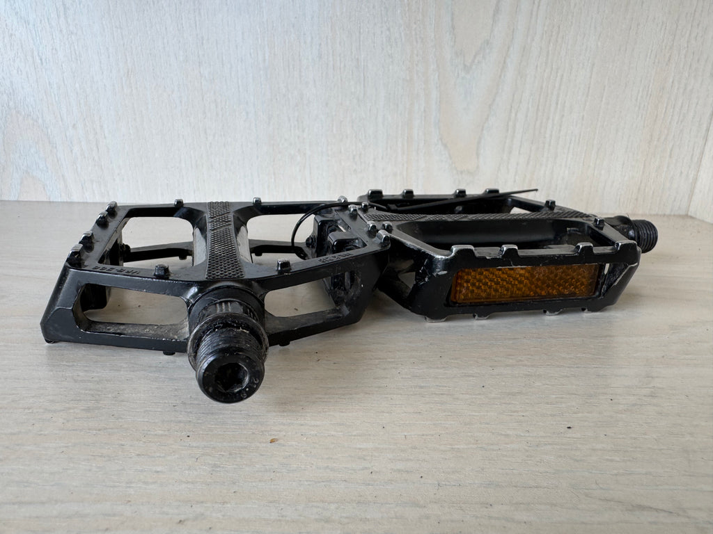 Wellgo B087 Platform Pedals, Black, 9/16, Normal Use