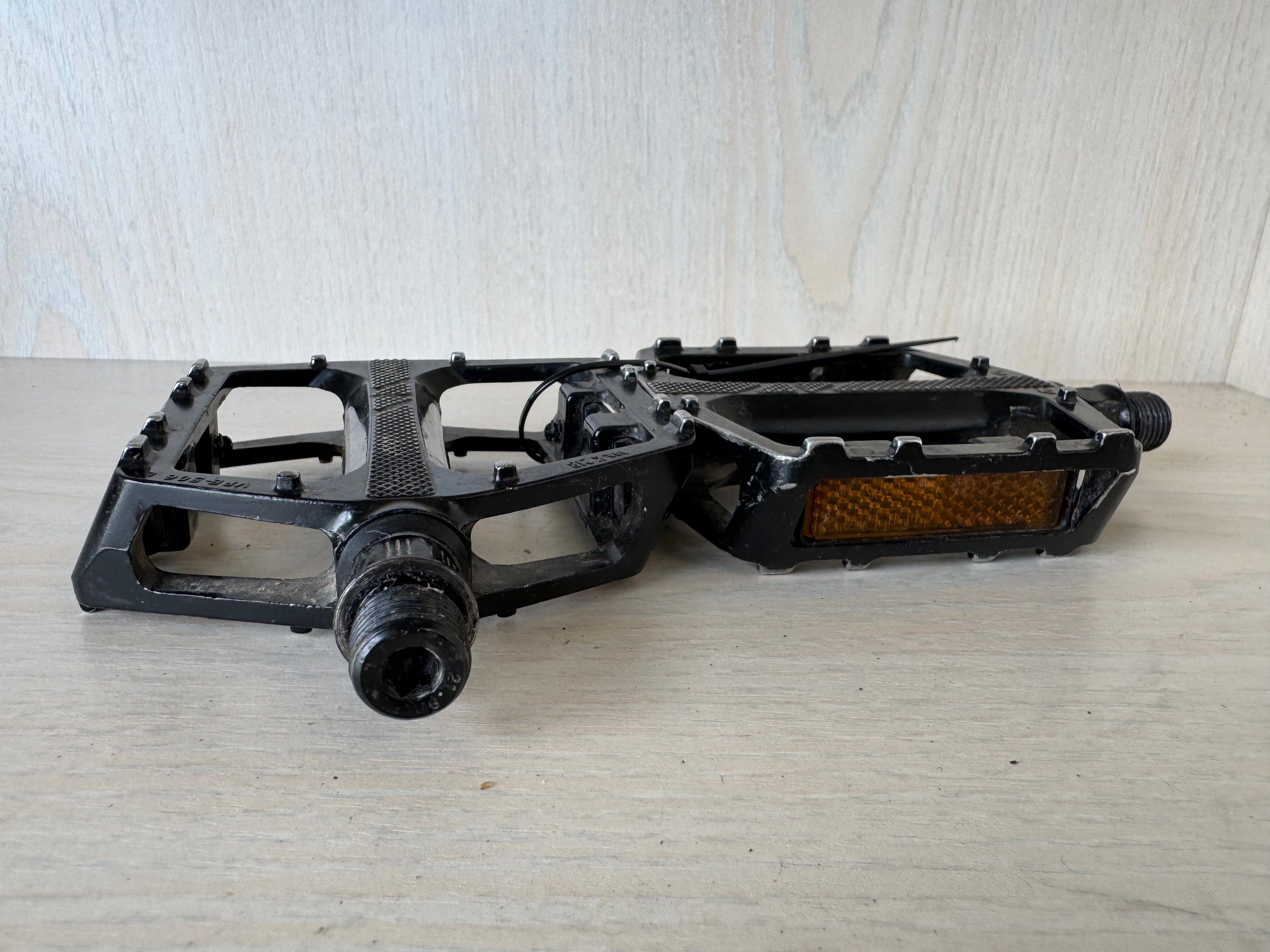 Wellgo B087 Platform Pedals, Black, 9/16, Normal Use