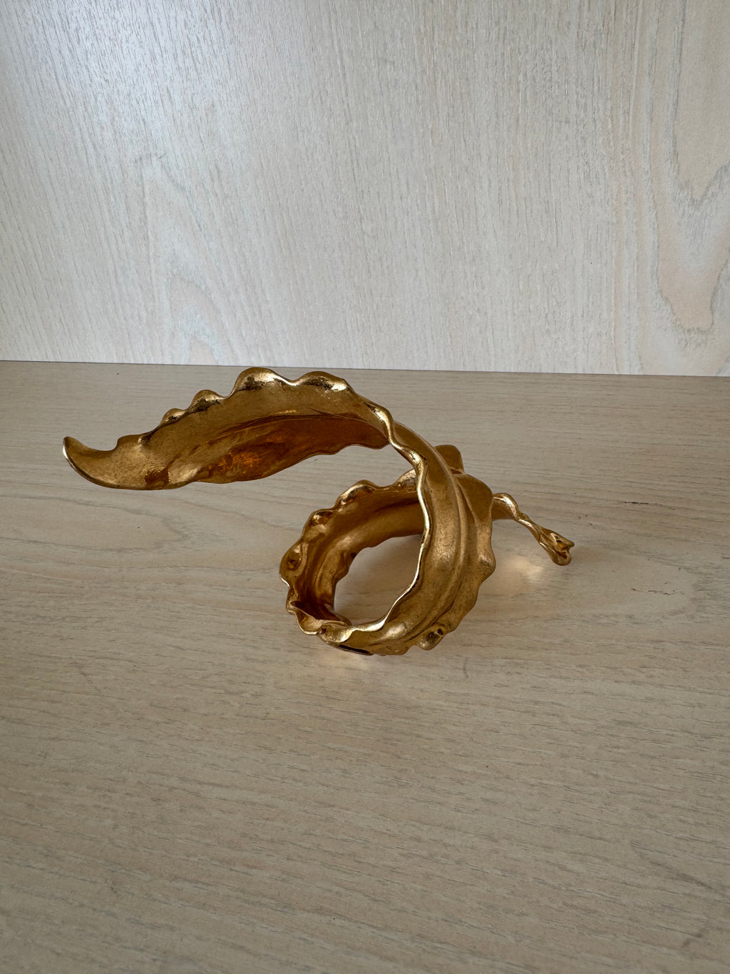 Paar Vintage französische Bronze-Gardinenhalter – Blattdesign, sehr guter Zustand