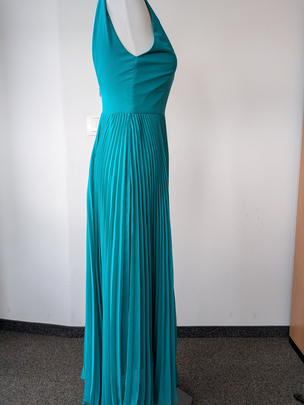 Alice + Olivia Sunniva Faltenkleid – Smaragdgrün, Midilänge, Guter Zustand