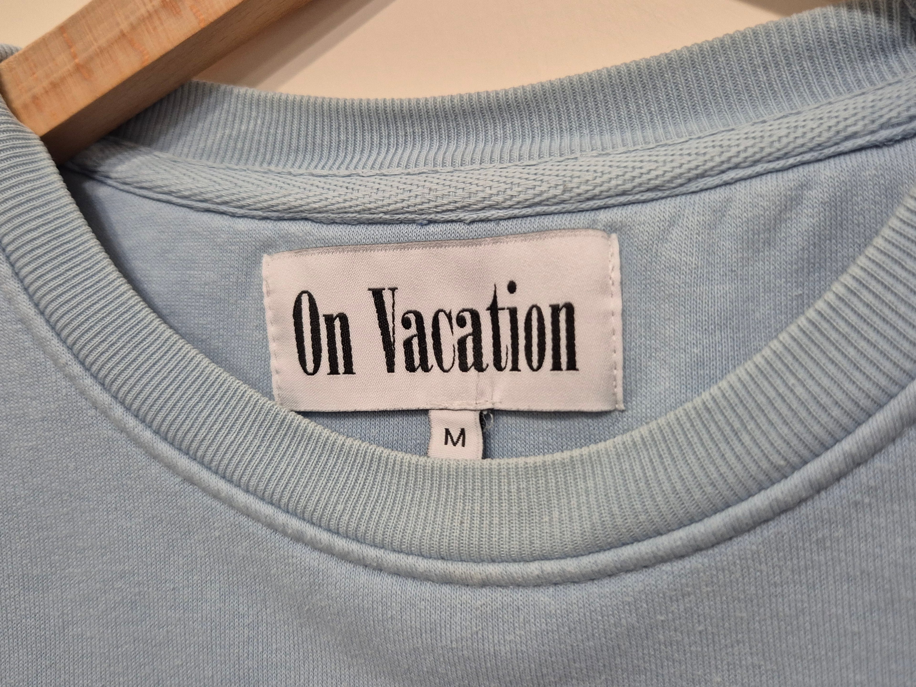 On Vacation „Paradiso“ Sweatshirt, hellblau, Größe M, sehr guter Zustand