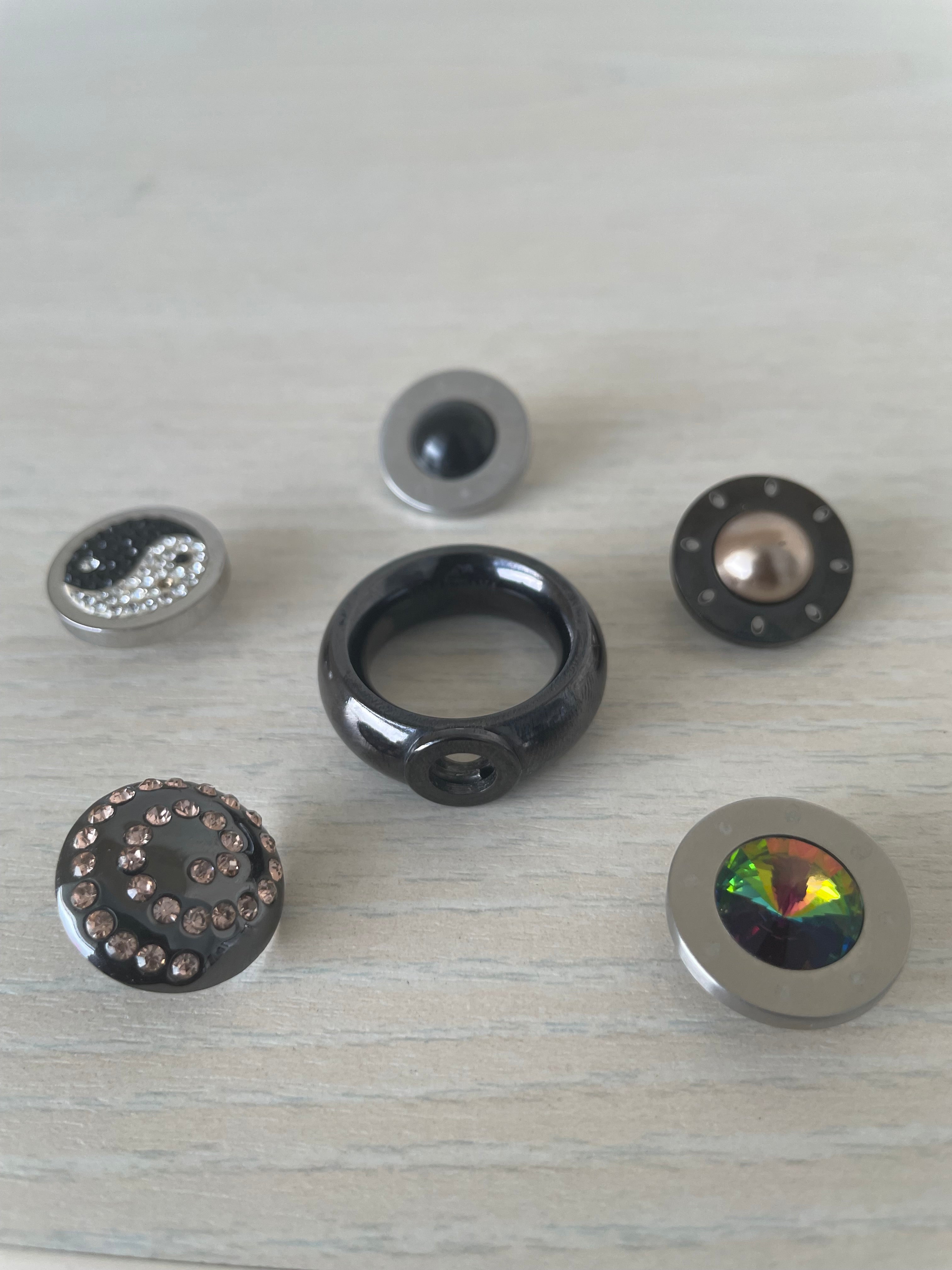 Pavo Real interchangeable ring, black steel + 6 tops, VG condition