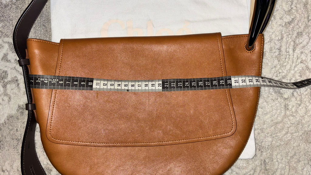 Chloé Kiss Hobo Bag Medium – Glattleder, Tan, Silber, Guter Zustand